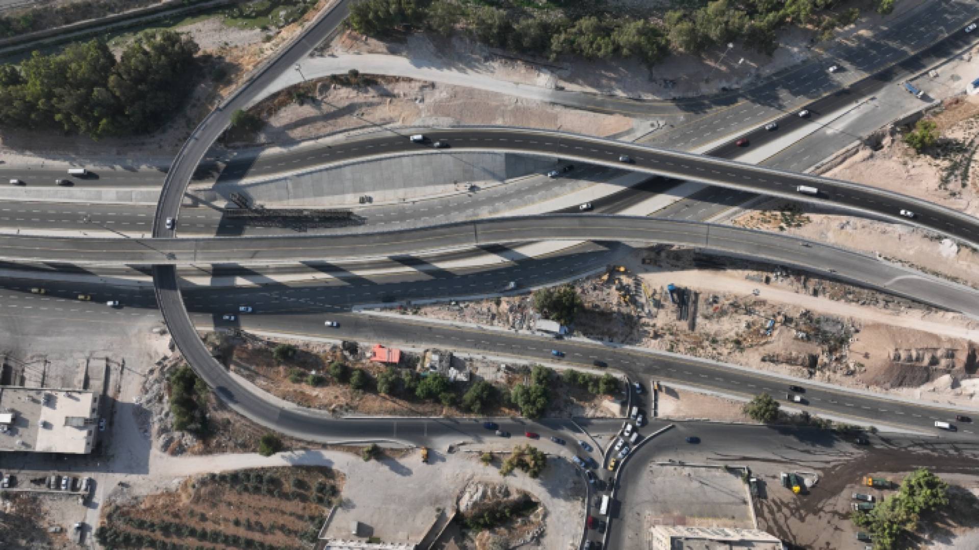 الجسر القوسي ضمن تقاطع عين غزال