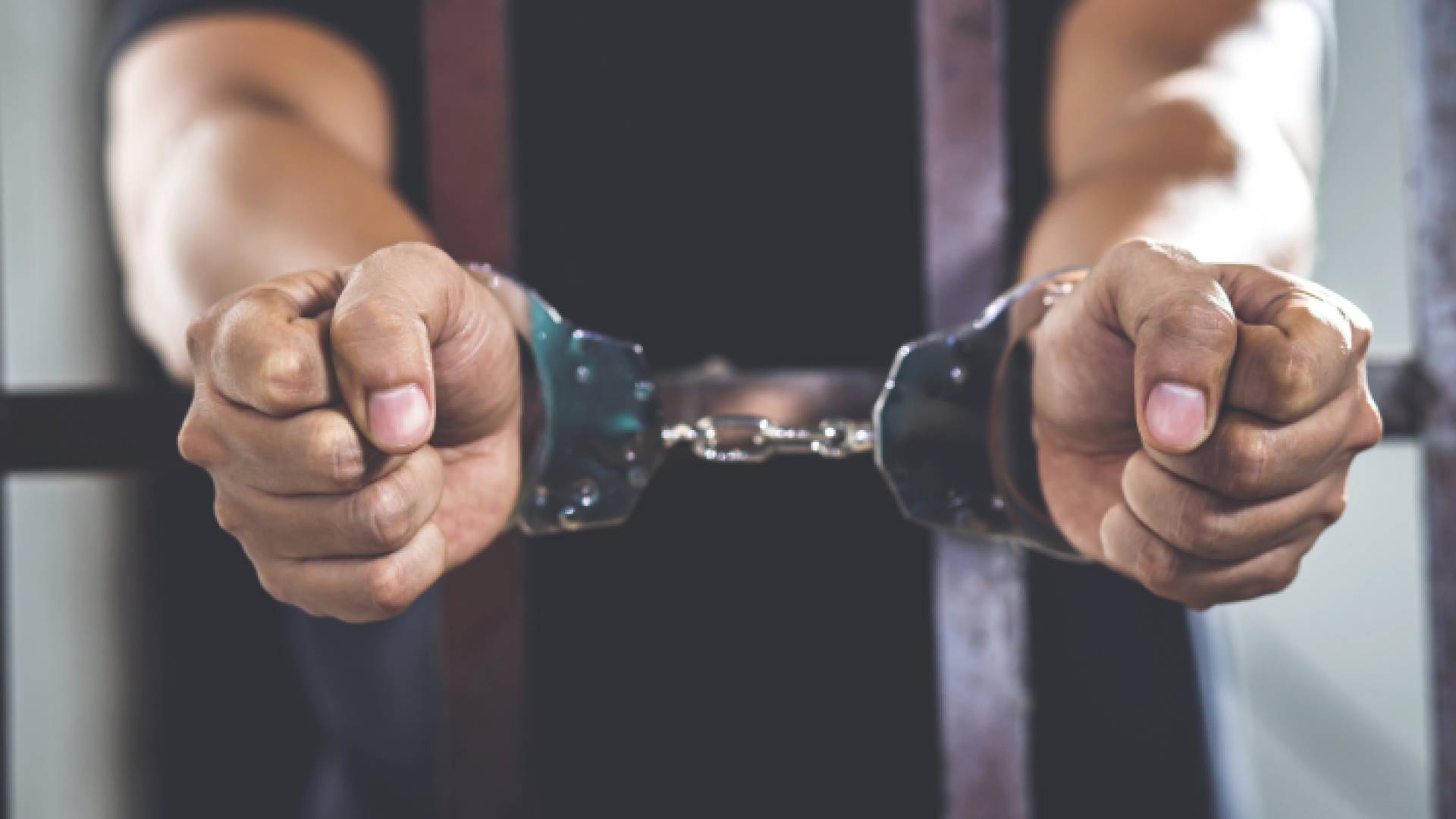 شخص داخل حبس