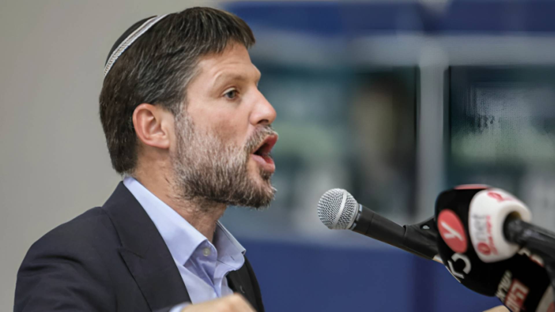 وزير مالية الاحتلال يعارض تسليم الأموال للسلطة الفلسطينية