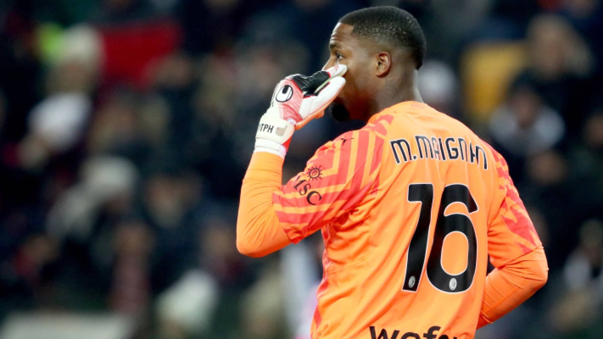 حارس الروسونيري مايك ماينان