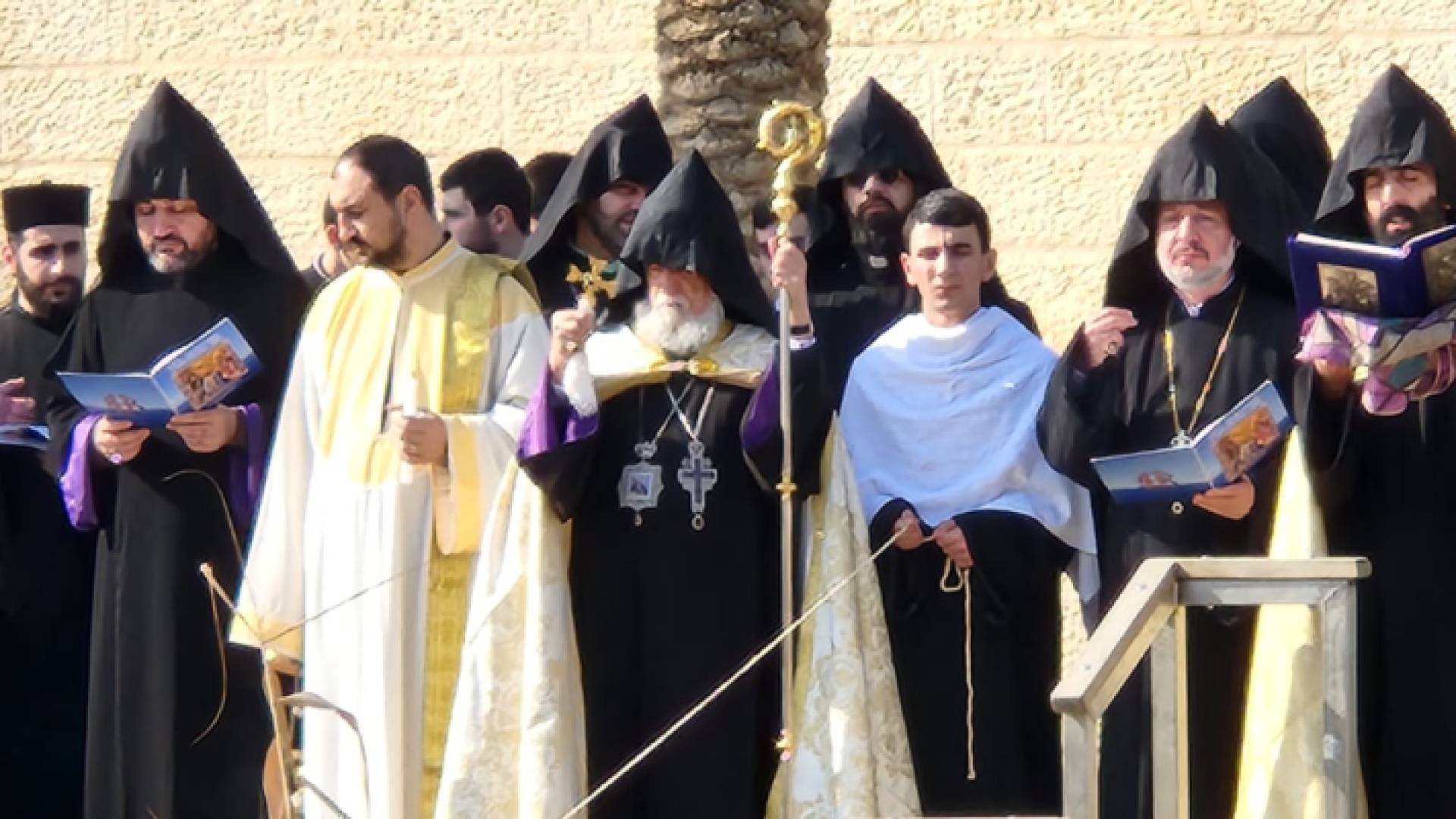 الكنيسة الأرمنية الأرثوذكسية تحتفل بـ"بعيد الغطاس" في موقع المغطس - نهر الأردن