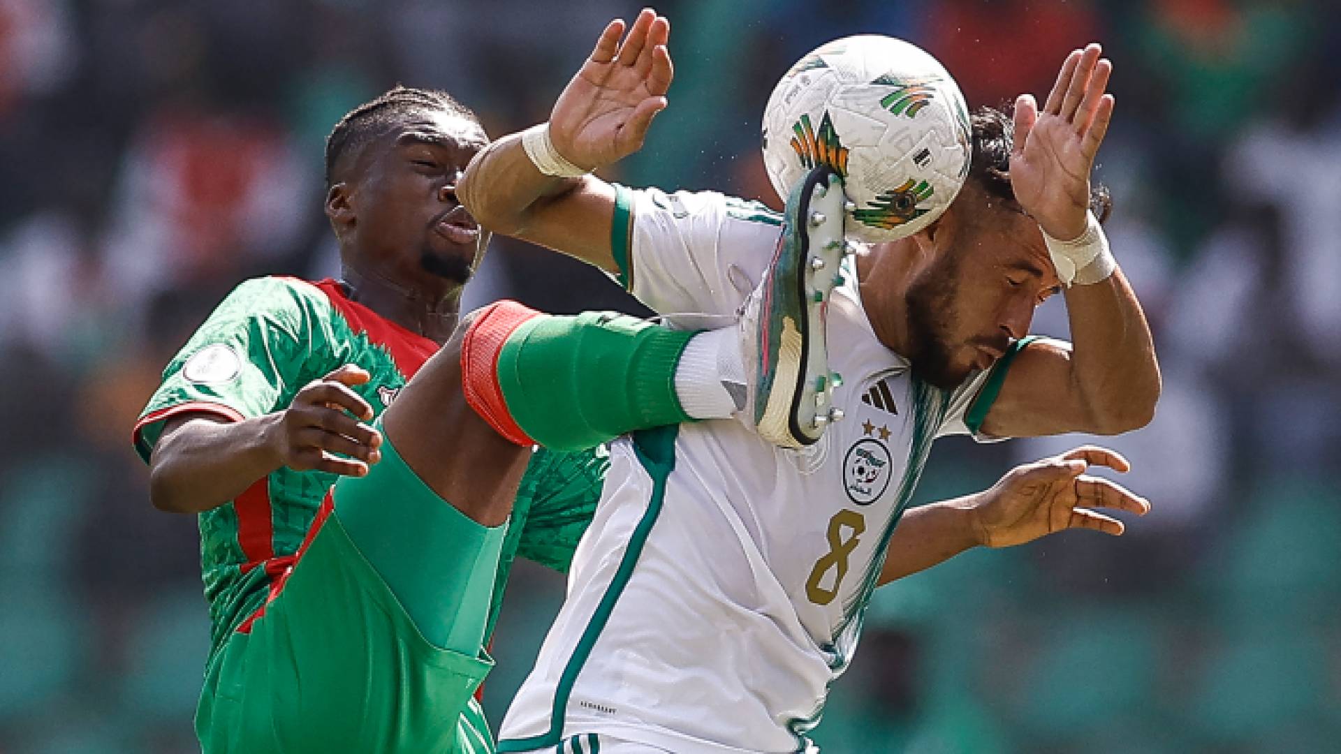 جانب من مباراة الجزائر وبوركينا فاسو