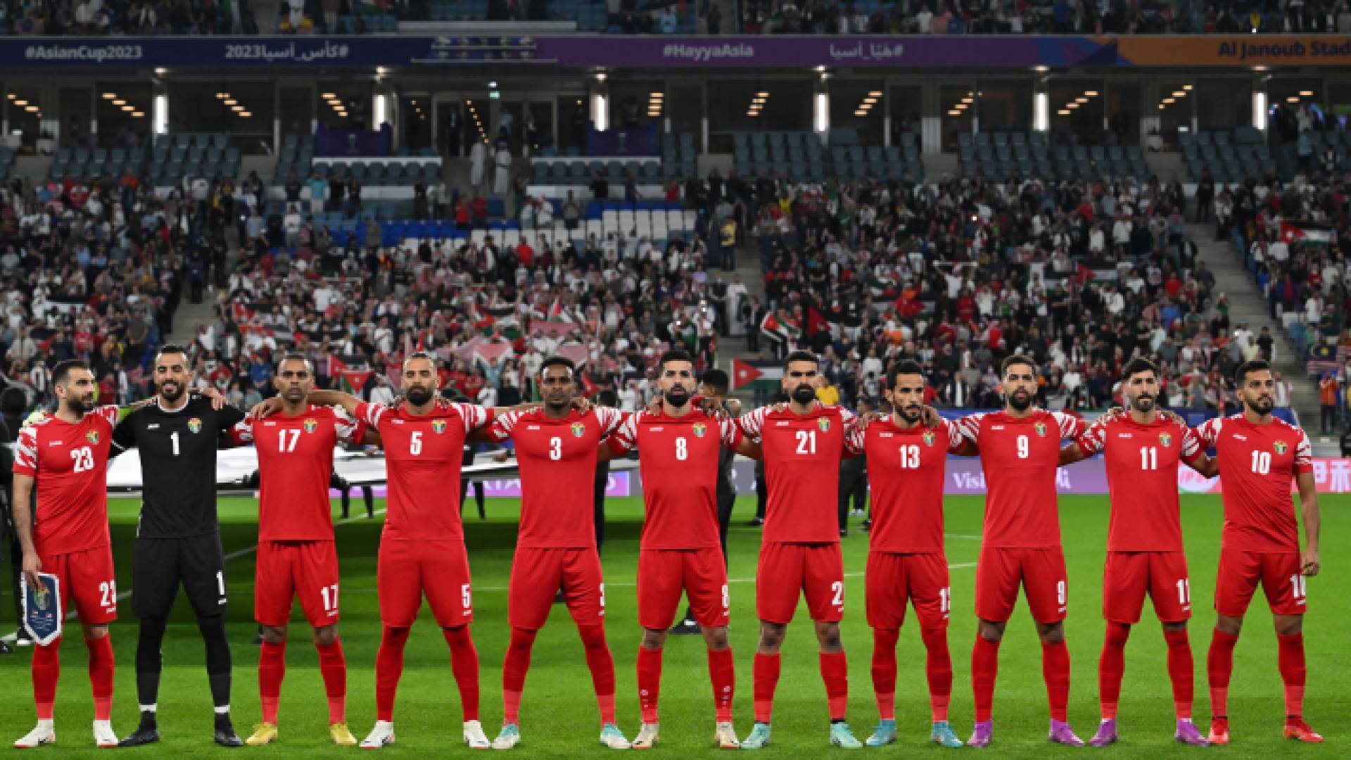 لاعبو المنتخب الوطني