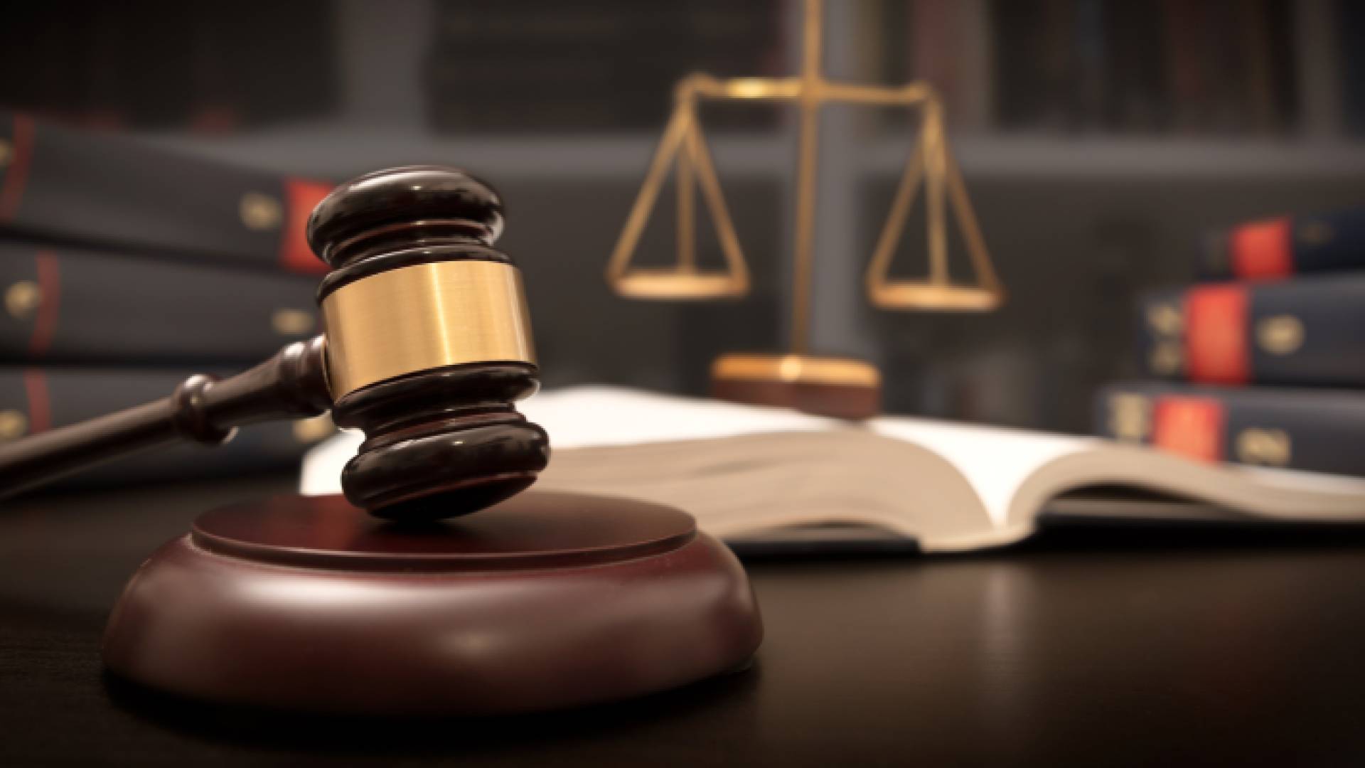 مطرقة محكمة