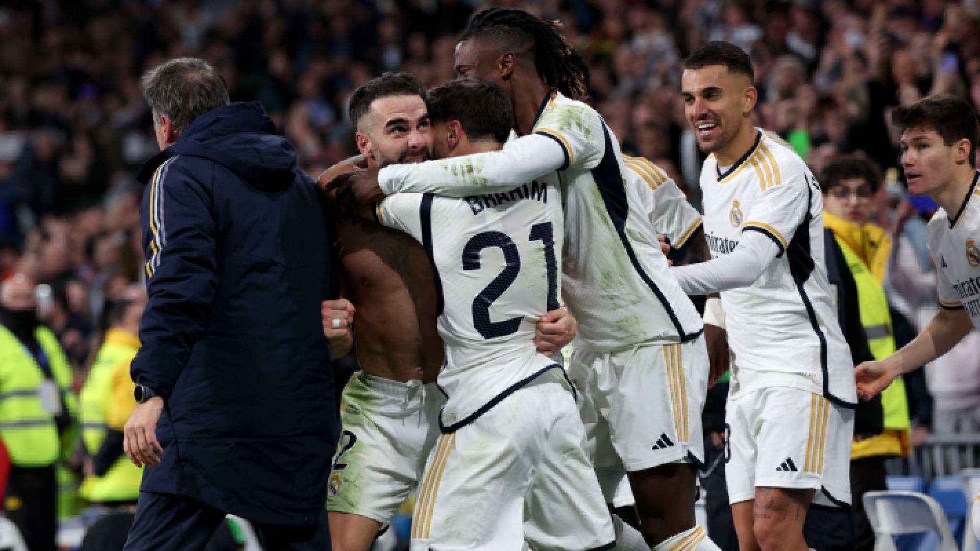 فرحة لاعبي ريال مدريد بالفوز على ألميريا