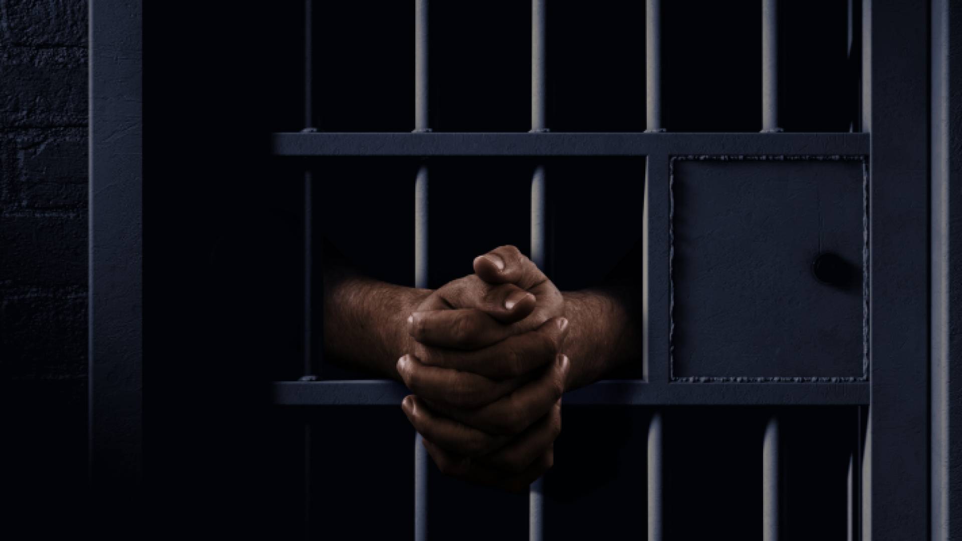 حبس شخص داخل زنزانة