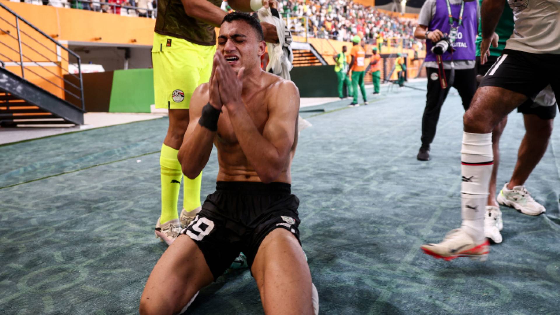 فرحة لاعبي مصر بالهدف الثاني