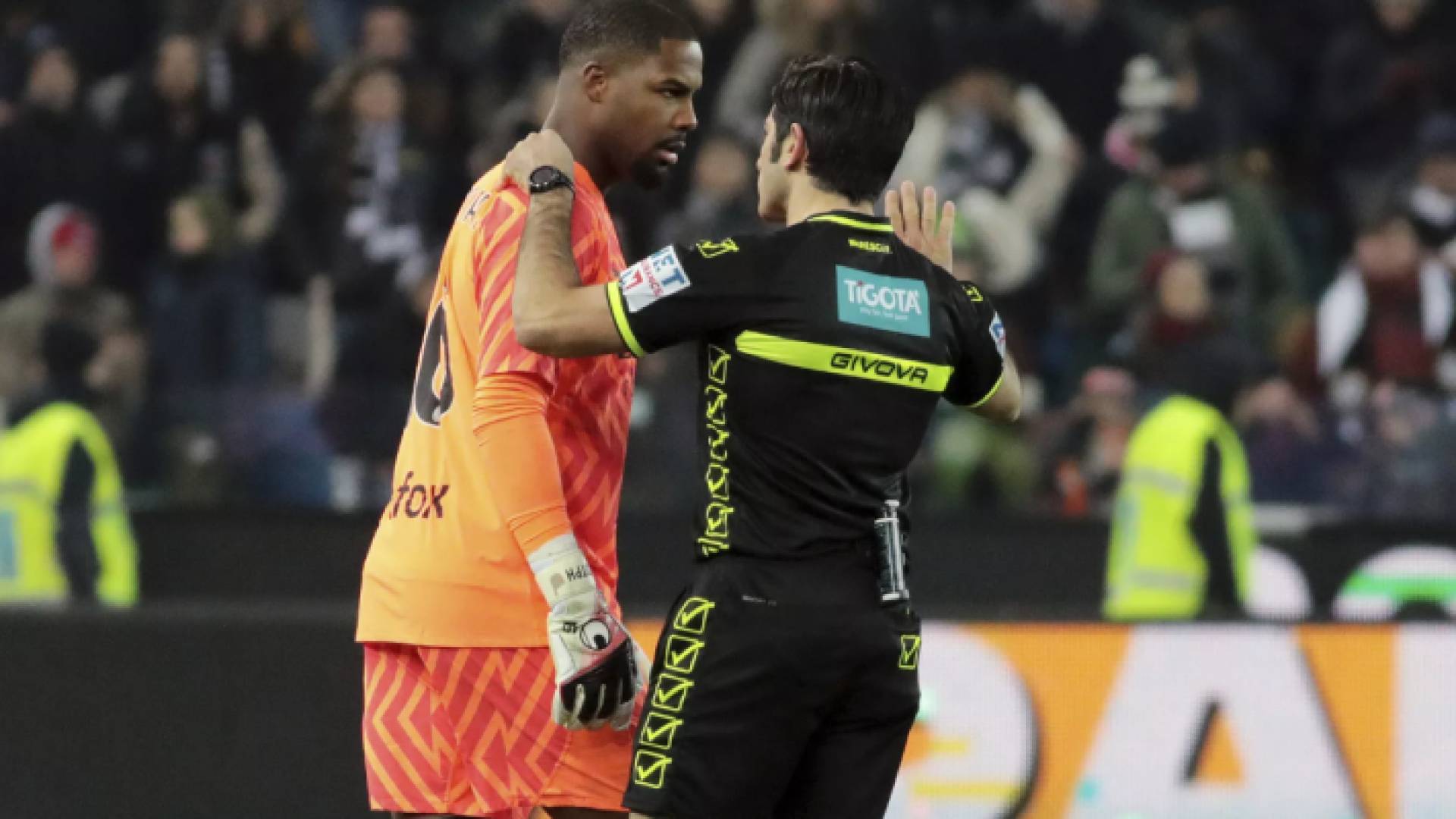 حارس مرمى ميلان مايك ماينان