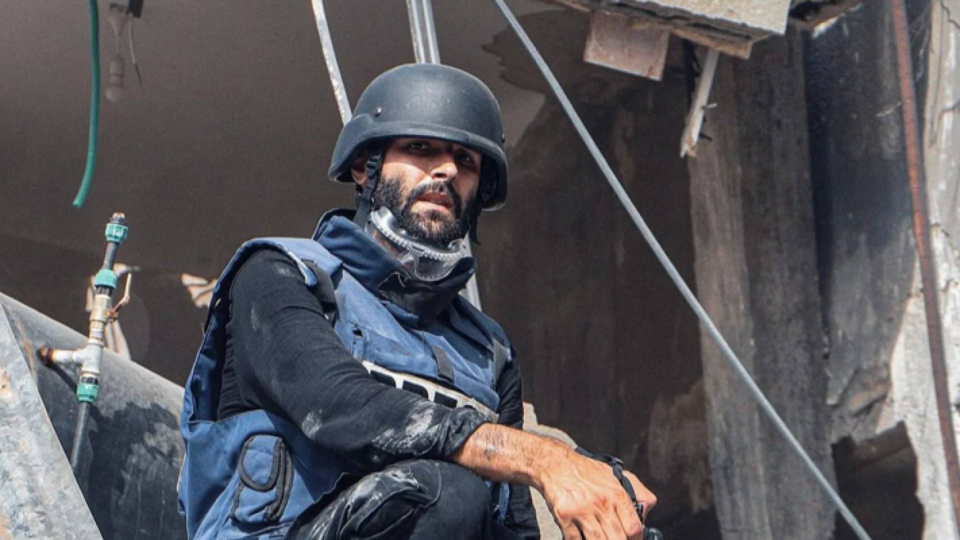 الصحفي معتز عزايزة