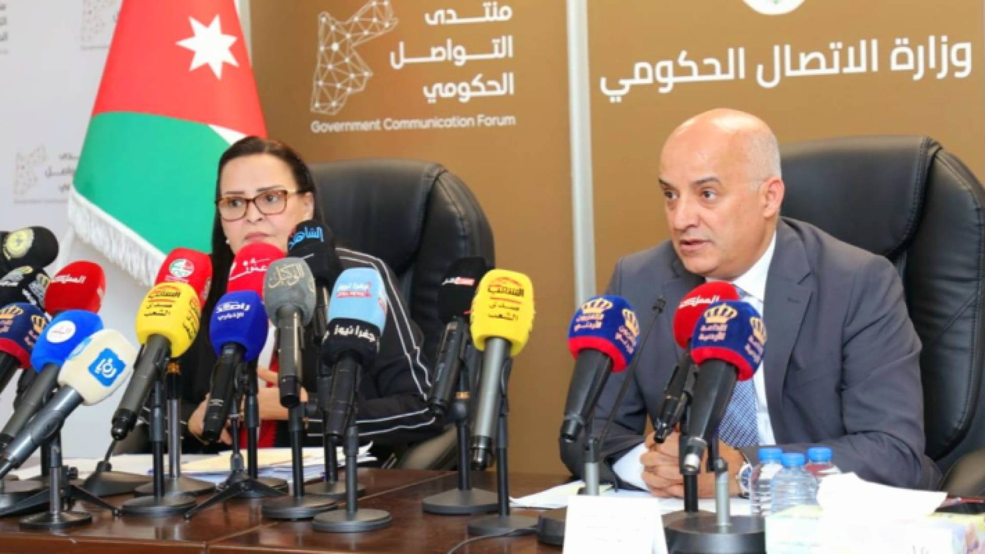 وزيرا الاتصال الحكومي مهند المبيضين والعمل ناديا الروابدة