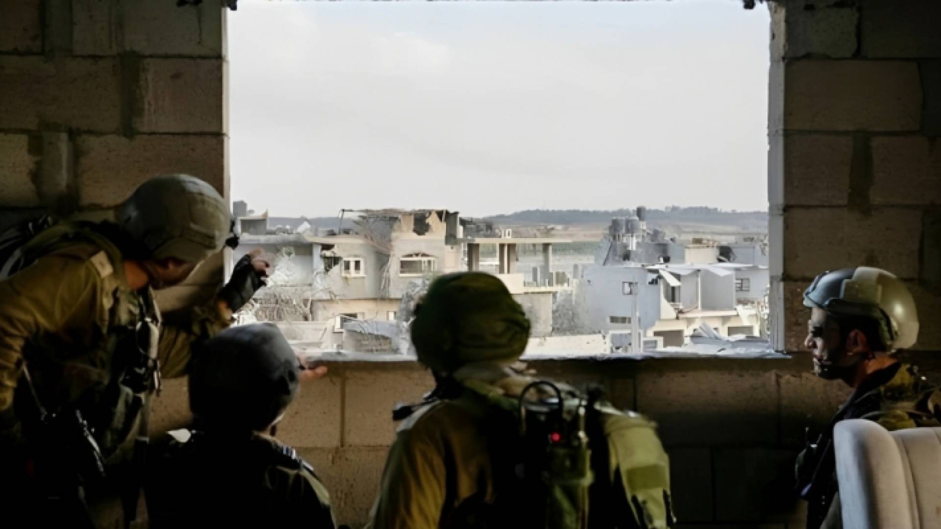 قزة من جيش الاحتلال داخل منزل في غزة