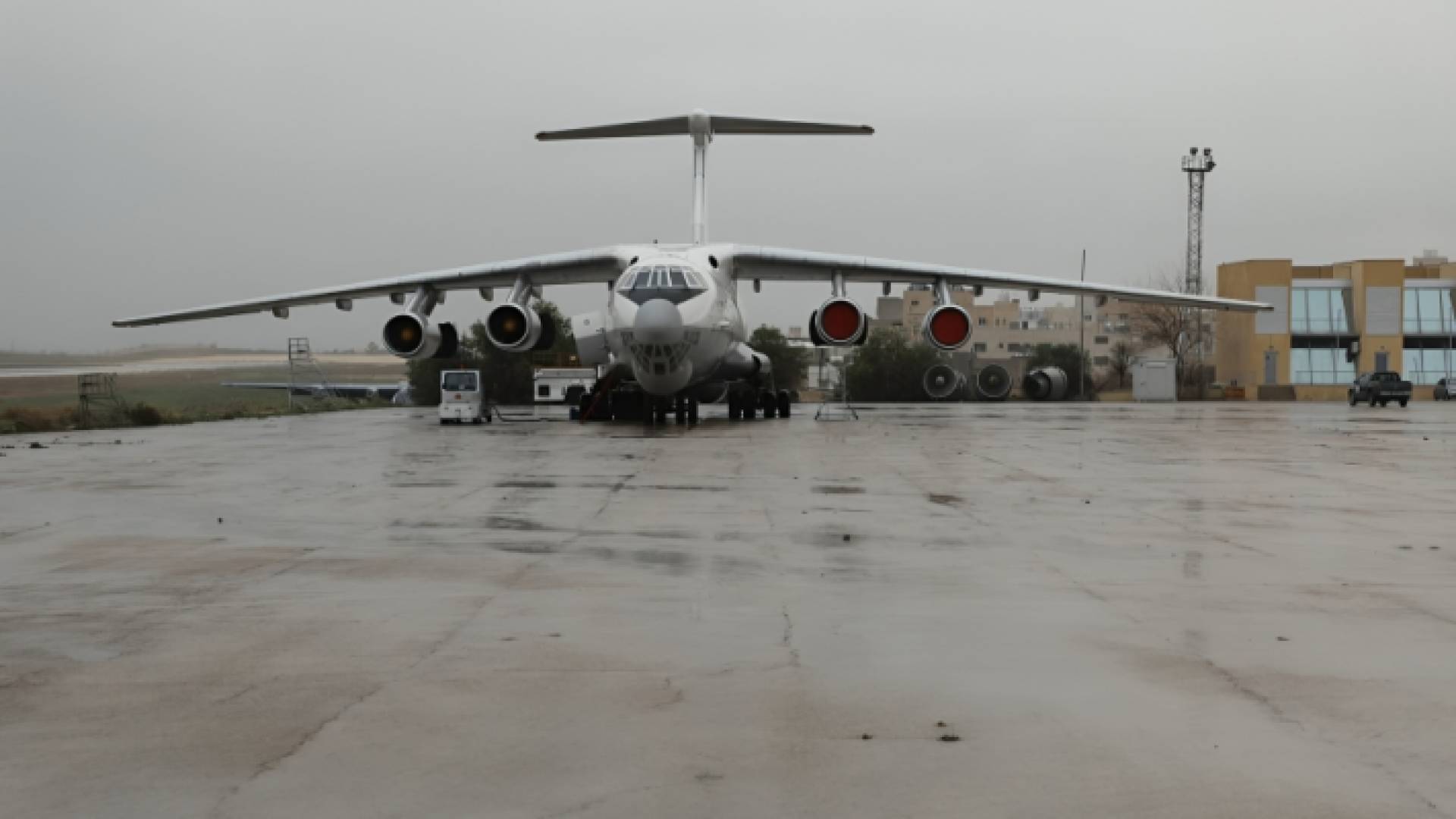 طائرة مساعدات أردنية لقطاع غزة