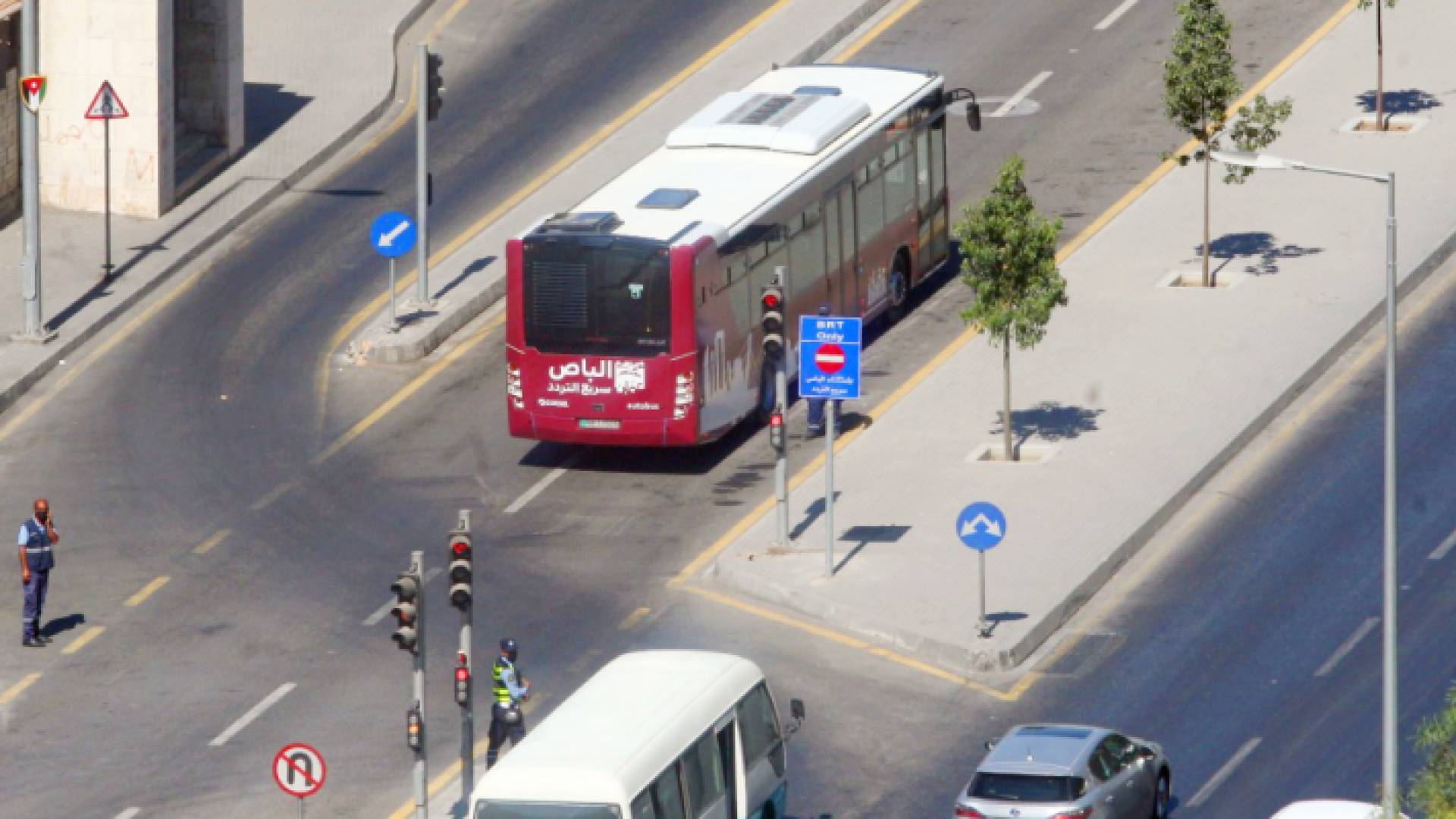 احدى حافلات الباص "السريع"