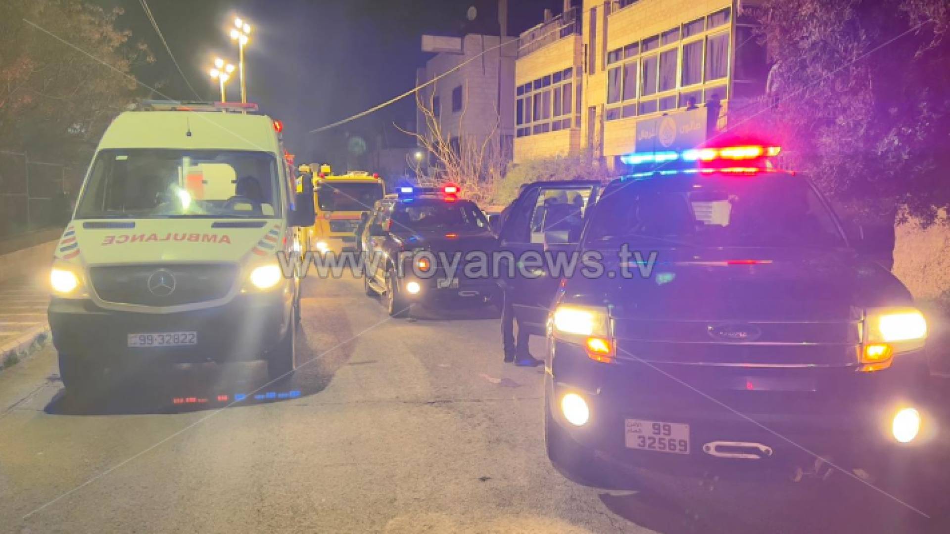 الأجهزة الأمنية في موقع انهيار المغارة