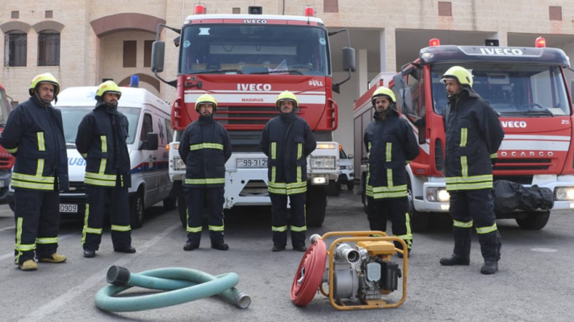 كوادر الدفاع المدني