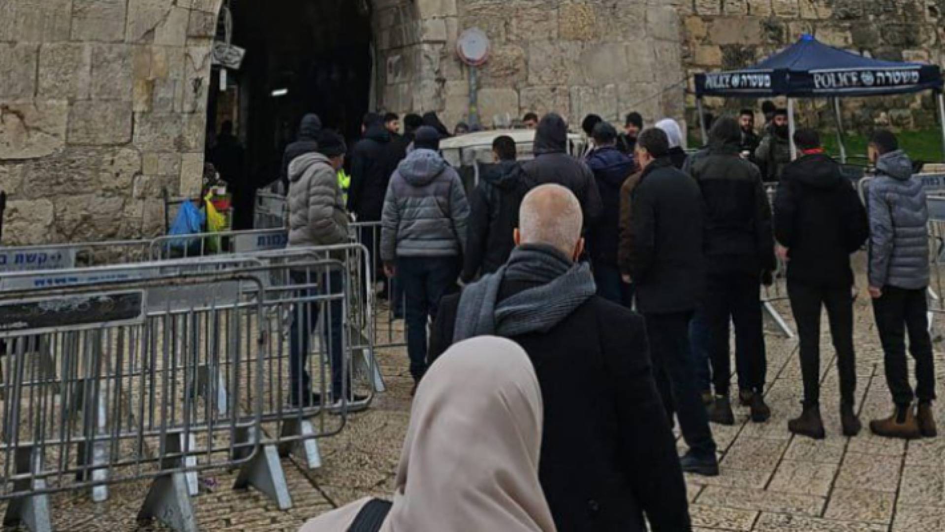 قوات الاحتلال تمنع فلسطينيين من الوصول إلى المسجد الأقصى