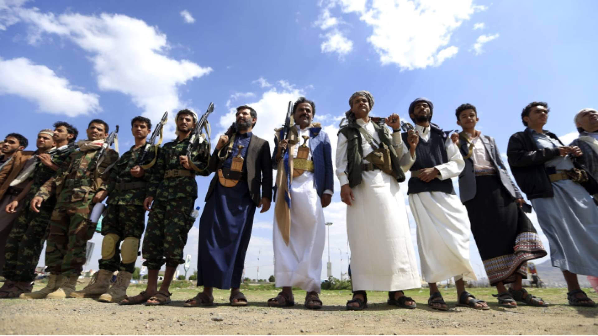 عناصر من جماعة الحوثي في اليمن