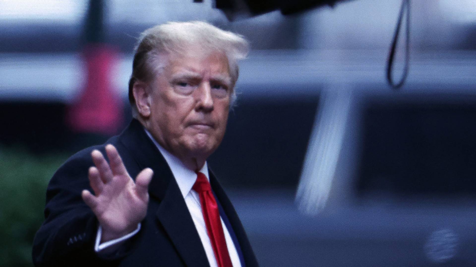 أثناء توجه ترمب لحضور محاكمته في قضية التشهير في نيويورك