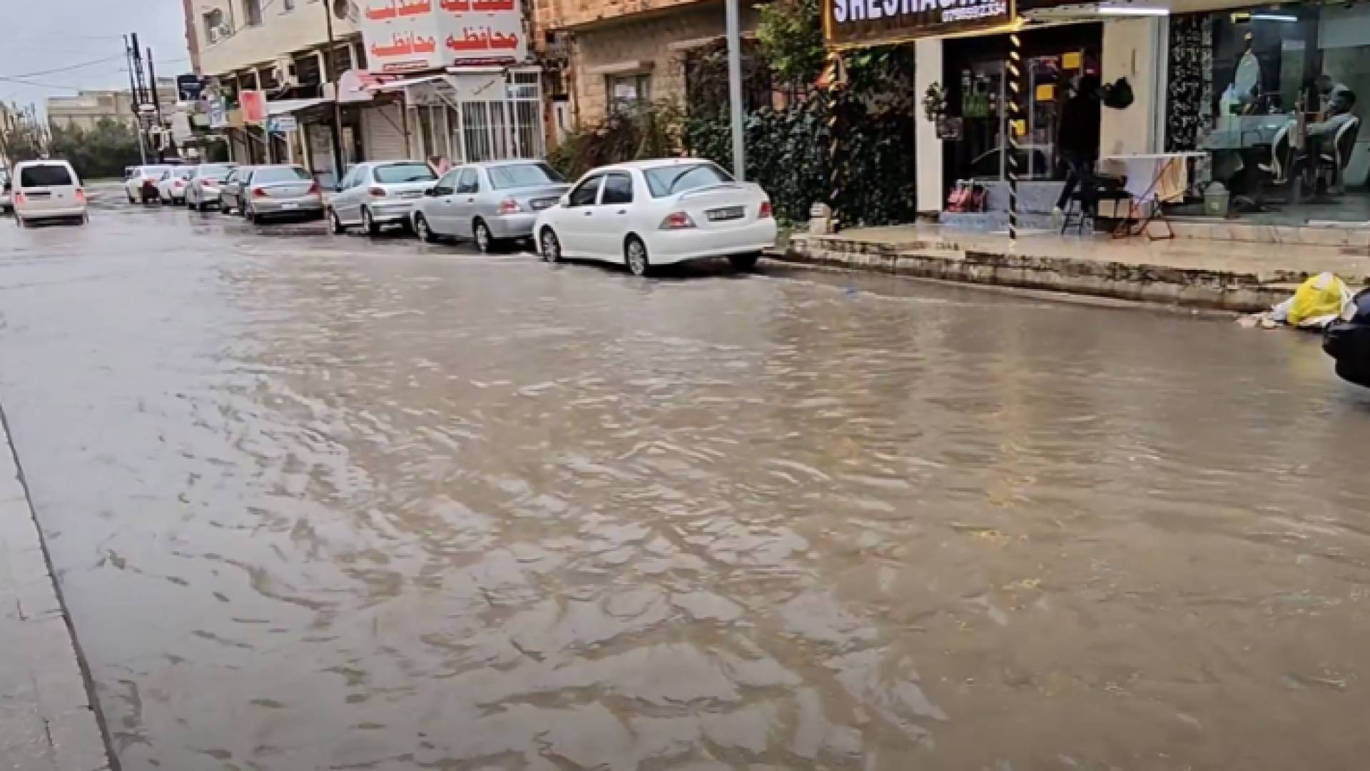 ارتفاع منسوب المياه في أحد شوارع اربد