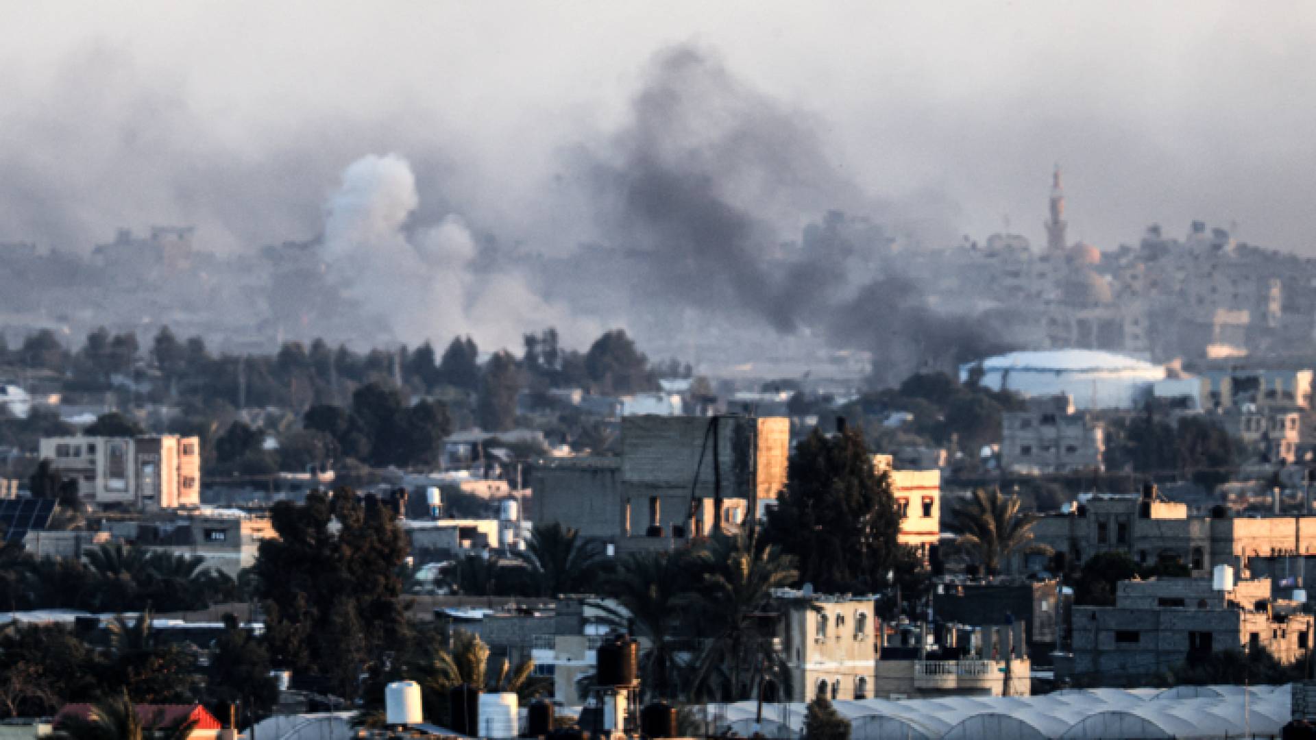 قوات الاحتلال تستهدف خان يونس