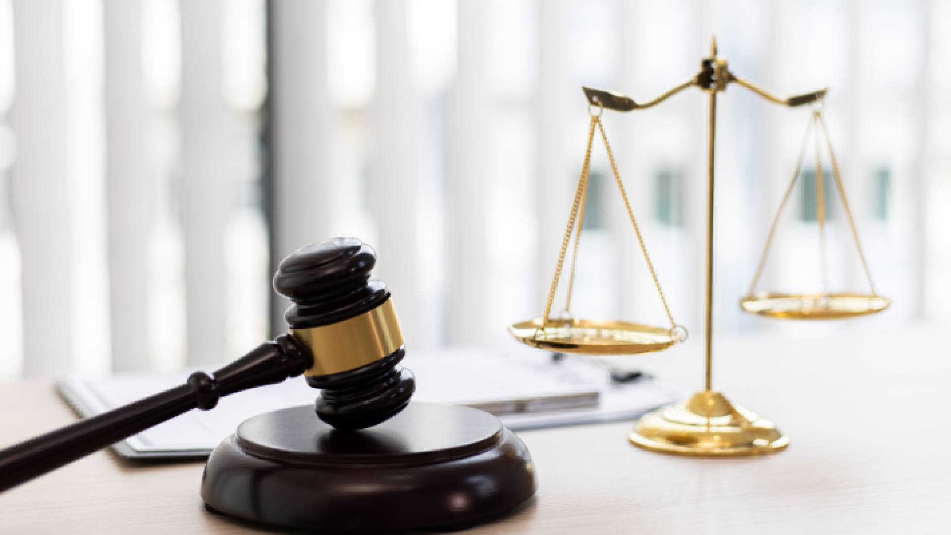 مطرقة محكمة