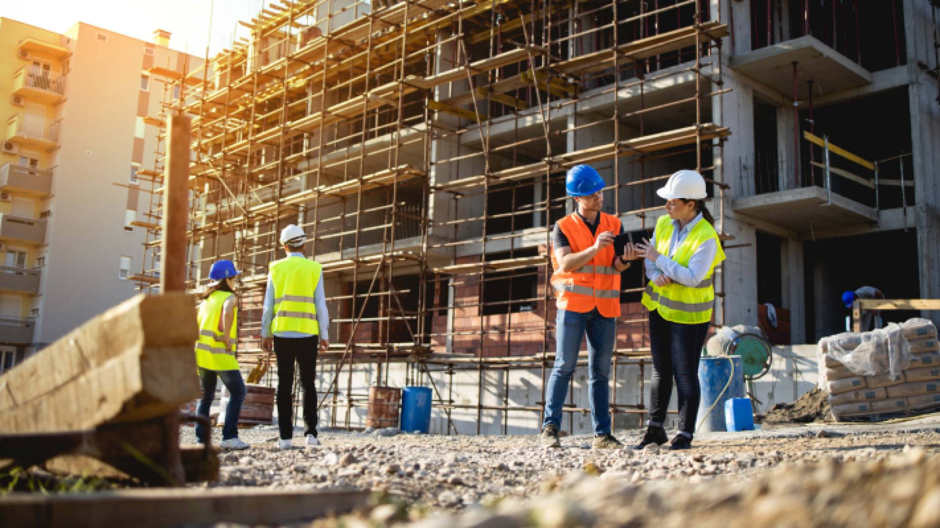 عاملون في مشاريع إعمار - تعبيرية