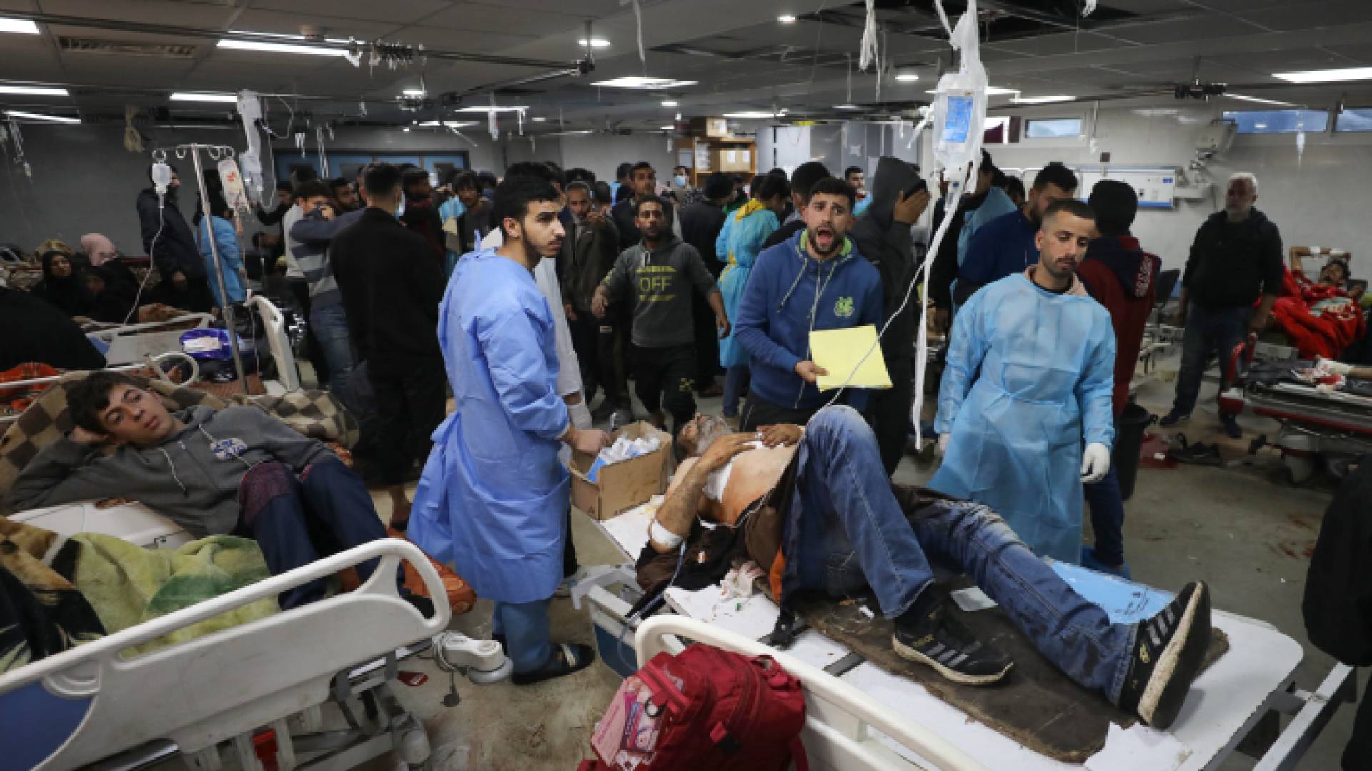 فلسطينيون في مستشفيات قطاع غزة