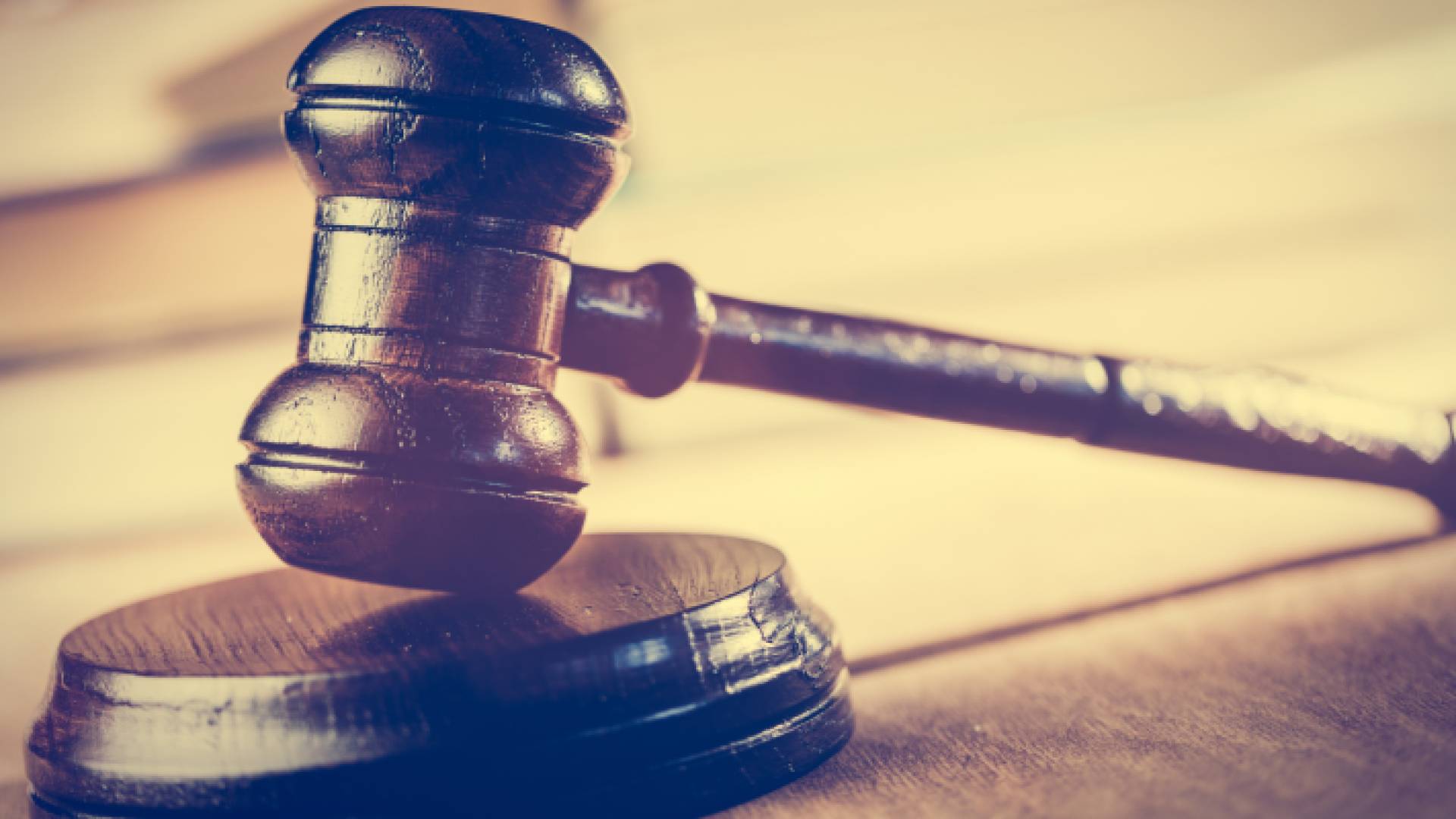 مطرقة محكمة