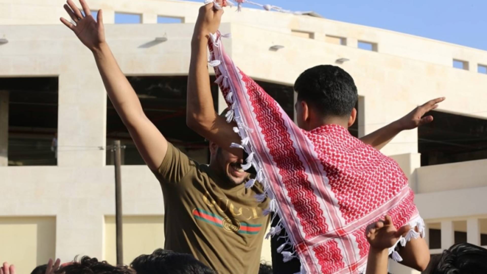 فرحة طلبة بنتائج التوجيهي - أرشيفية