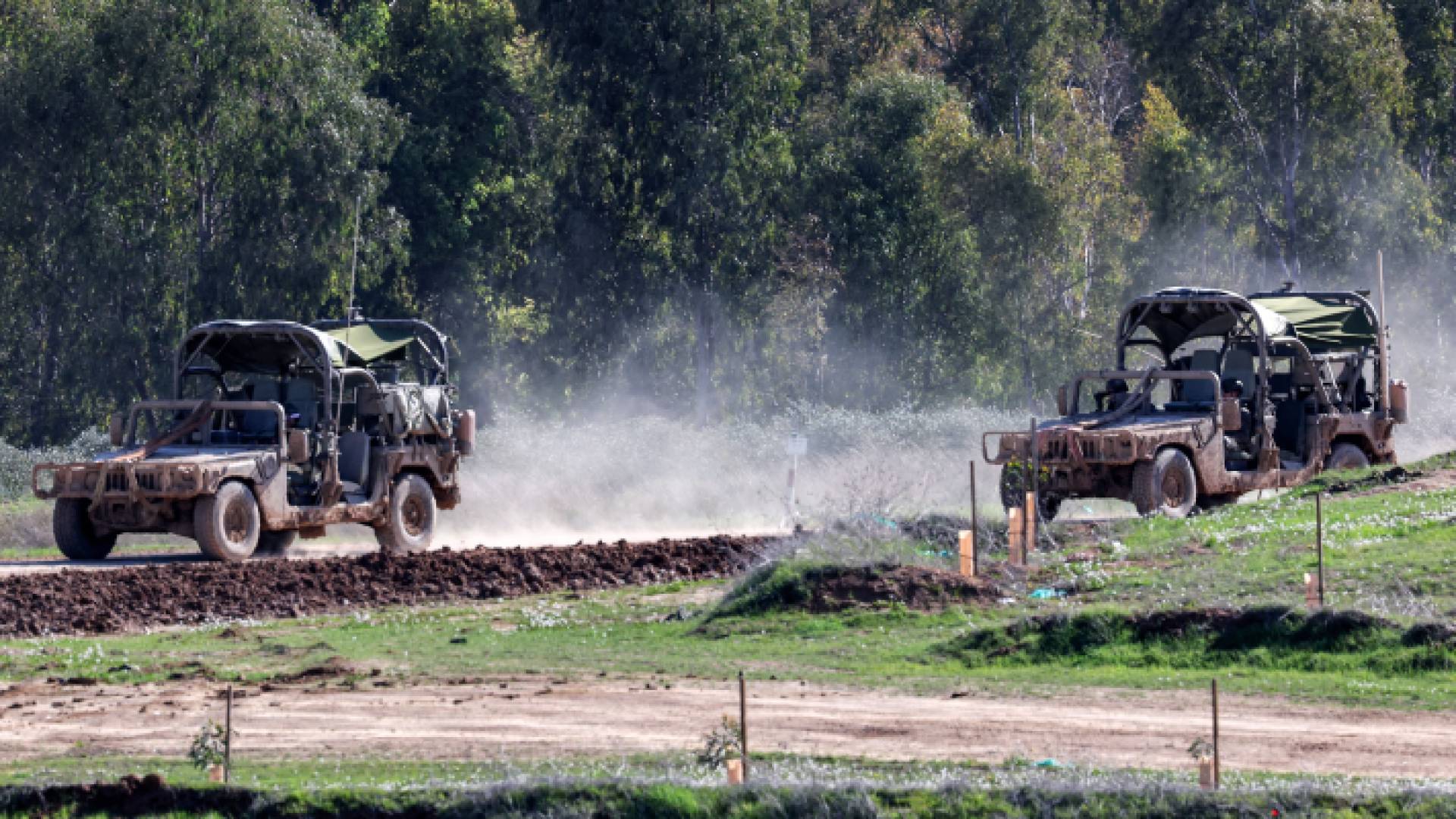 آليات الاحتلال