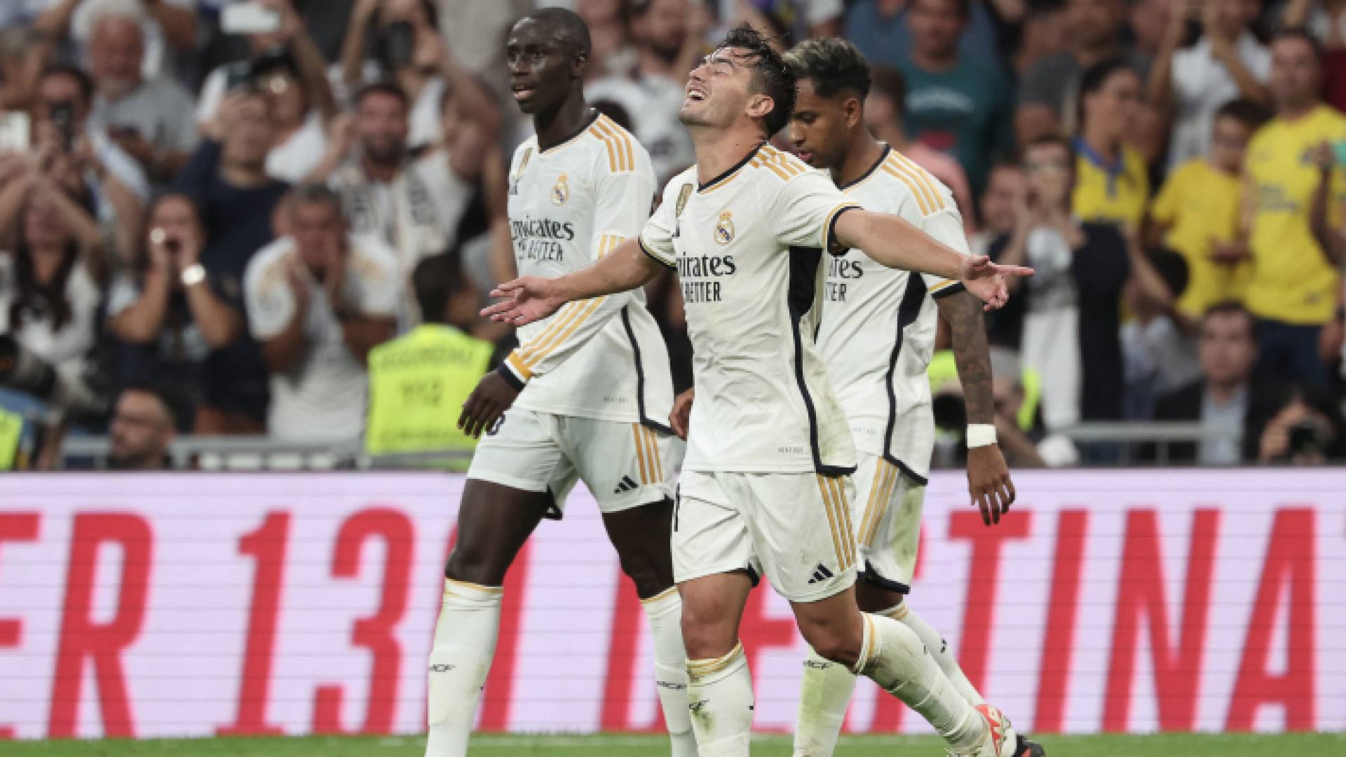 لاعبو ريال مدريد يحتفلون بهدف