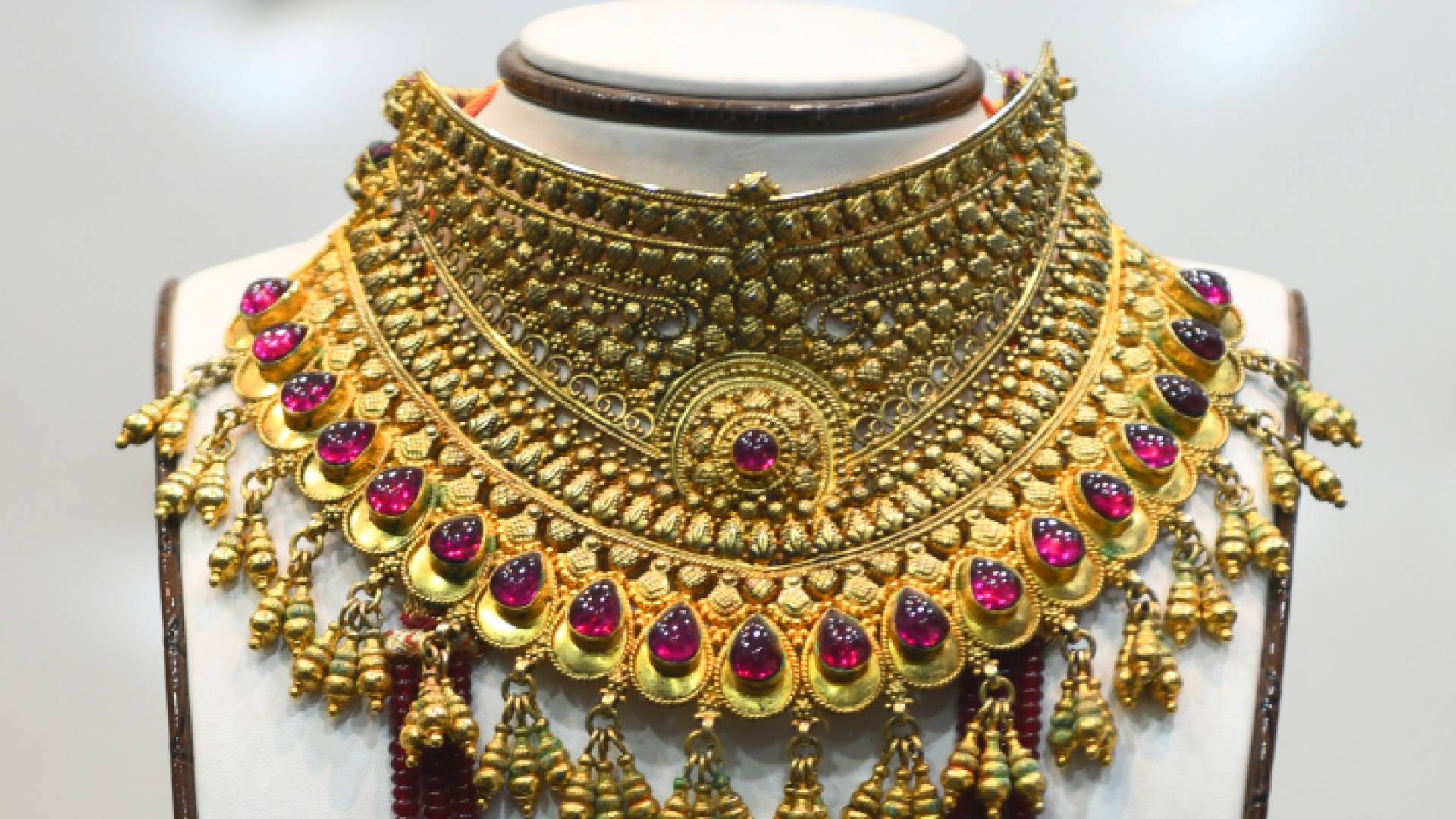 ارتفاع أسعار الذهب في الأردن السبت 20 قرشا