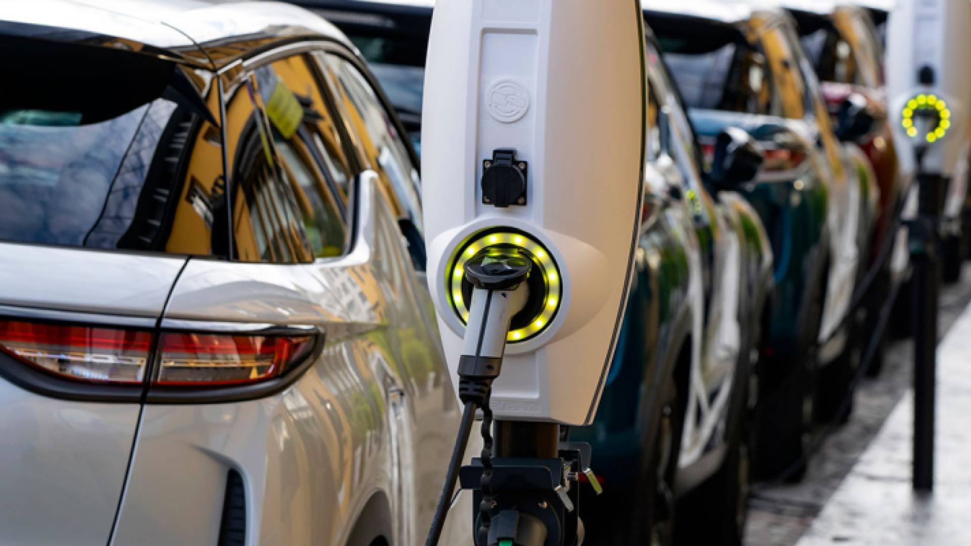 مركبات كهربائية