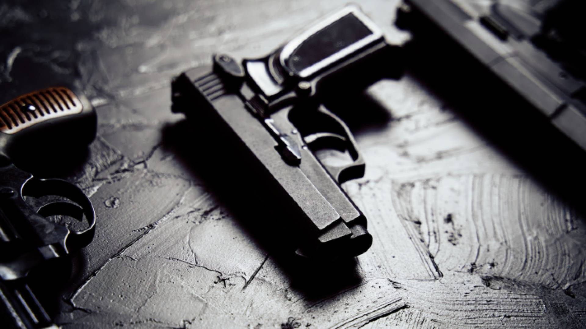 العتاد والاسلحة المرخصة