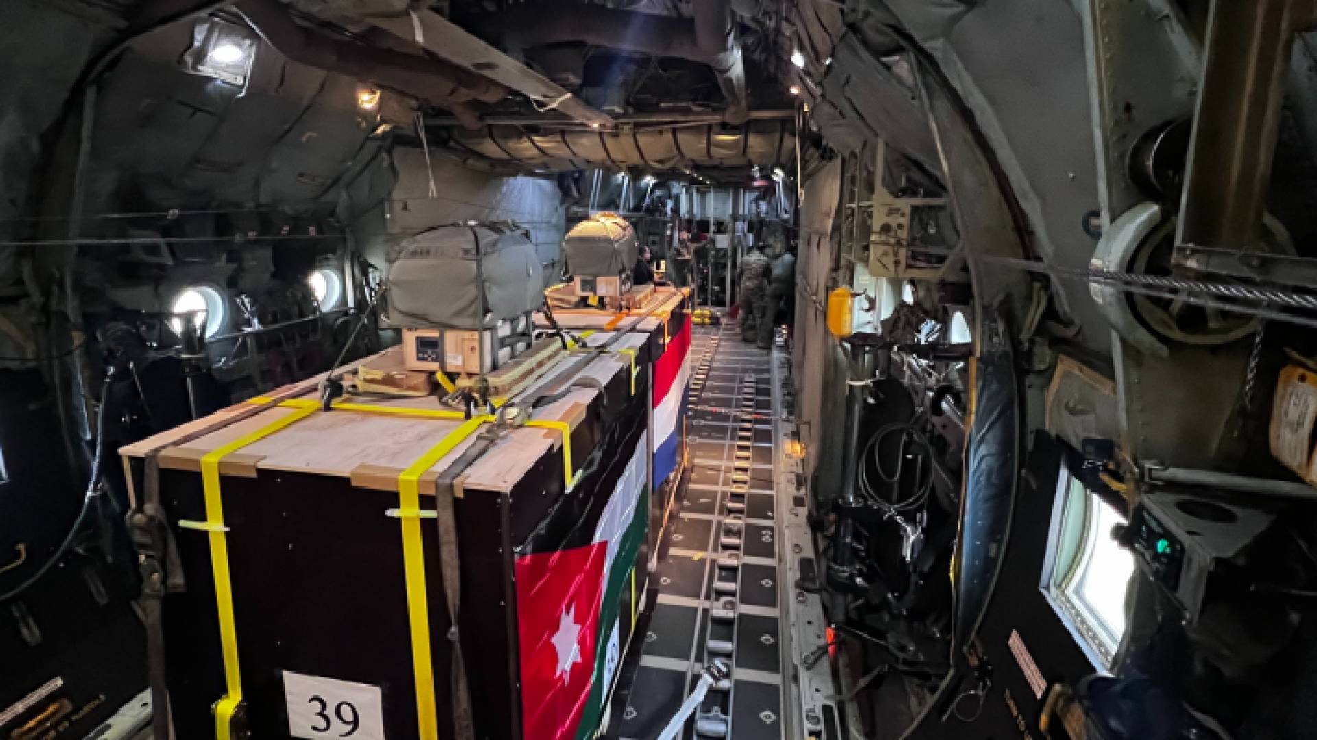 المساعدات الانسانية والاغاثية للأهل في قطاع غزة