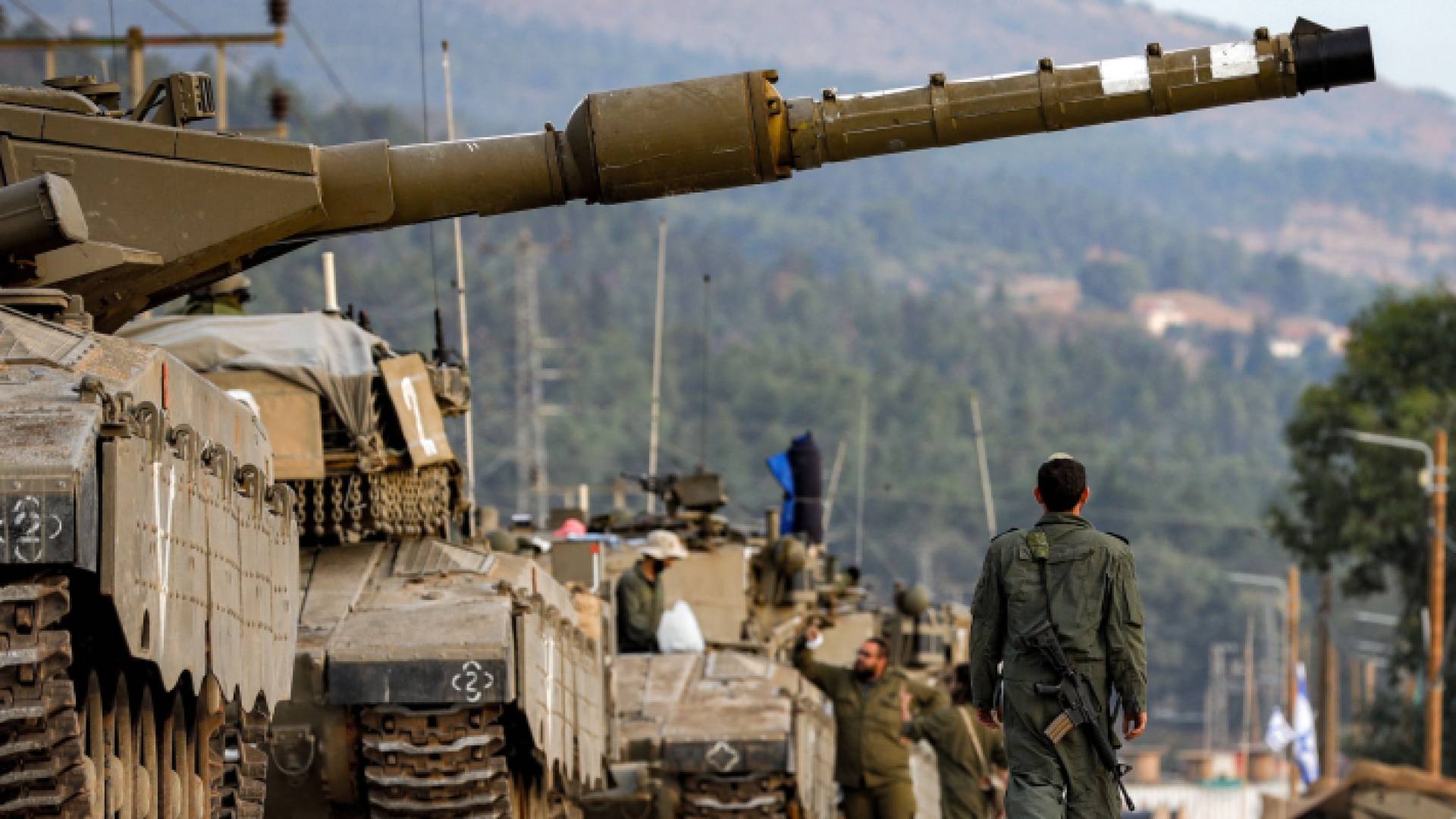 رتل من الدبابات "الإسرائيلية" على الحدود مع لبنان