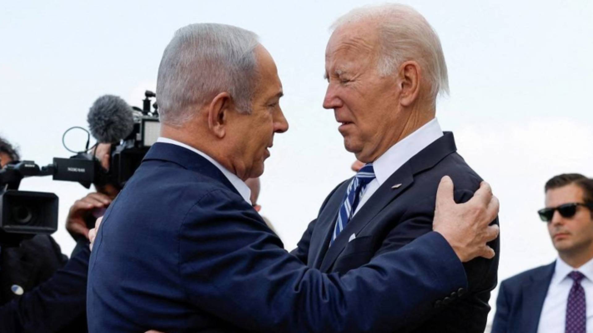 الرئيس الأمريكي جو بايدن ورئيس وزراء الاحتلال الإسرائيلي بنيامين نتنياهو