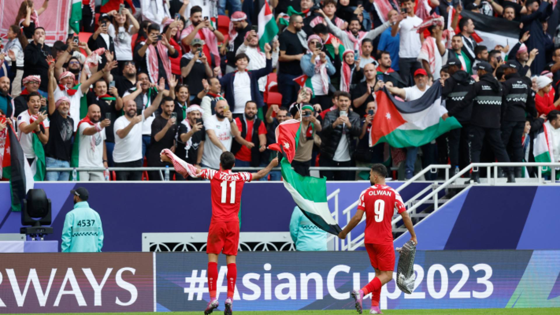 فرحة الجماهير الأردنية بفوز النشامى على منتخب طاجيكستان