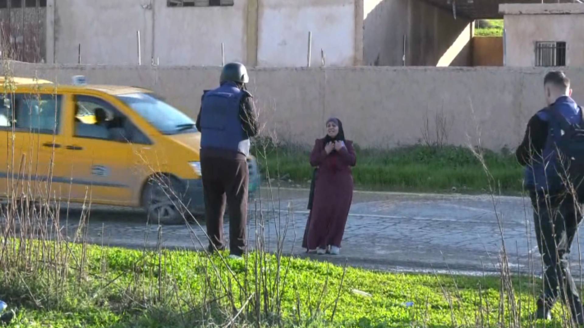 أم الشهيد لحظة سؤالها للصحفيين عن مصير ابنها