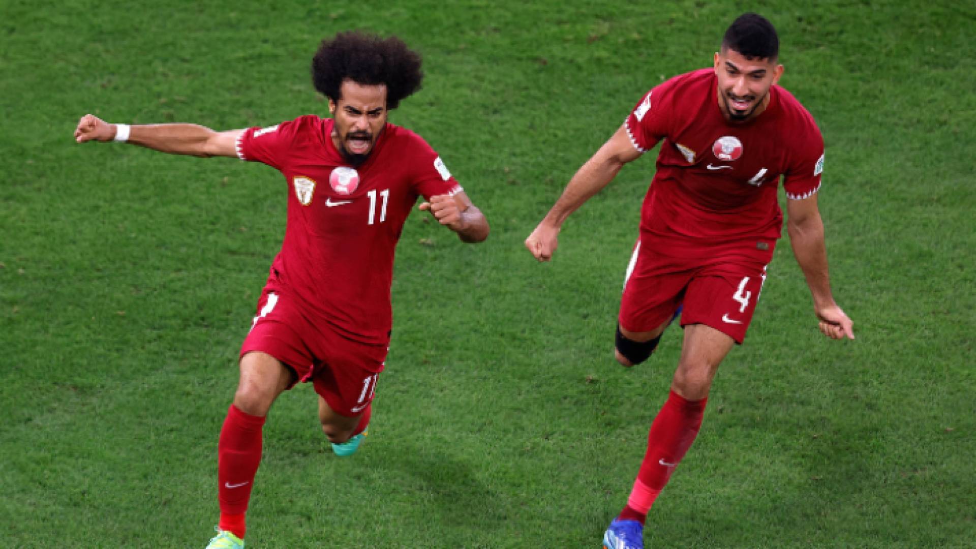 احتفال لاعبي المنتخب القطري بأحد أهداف اللقاء