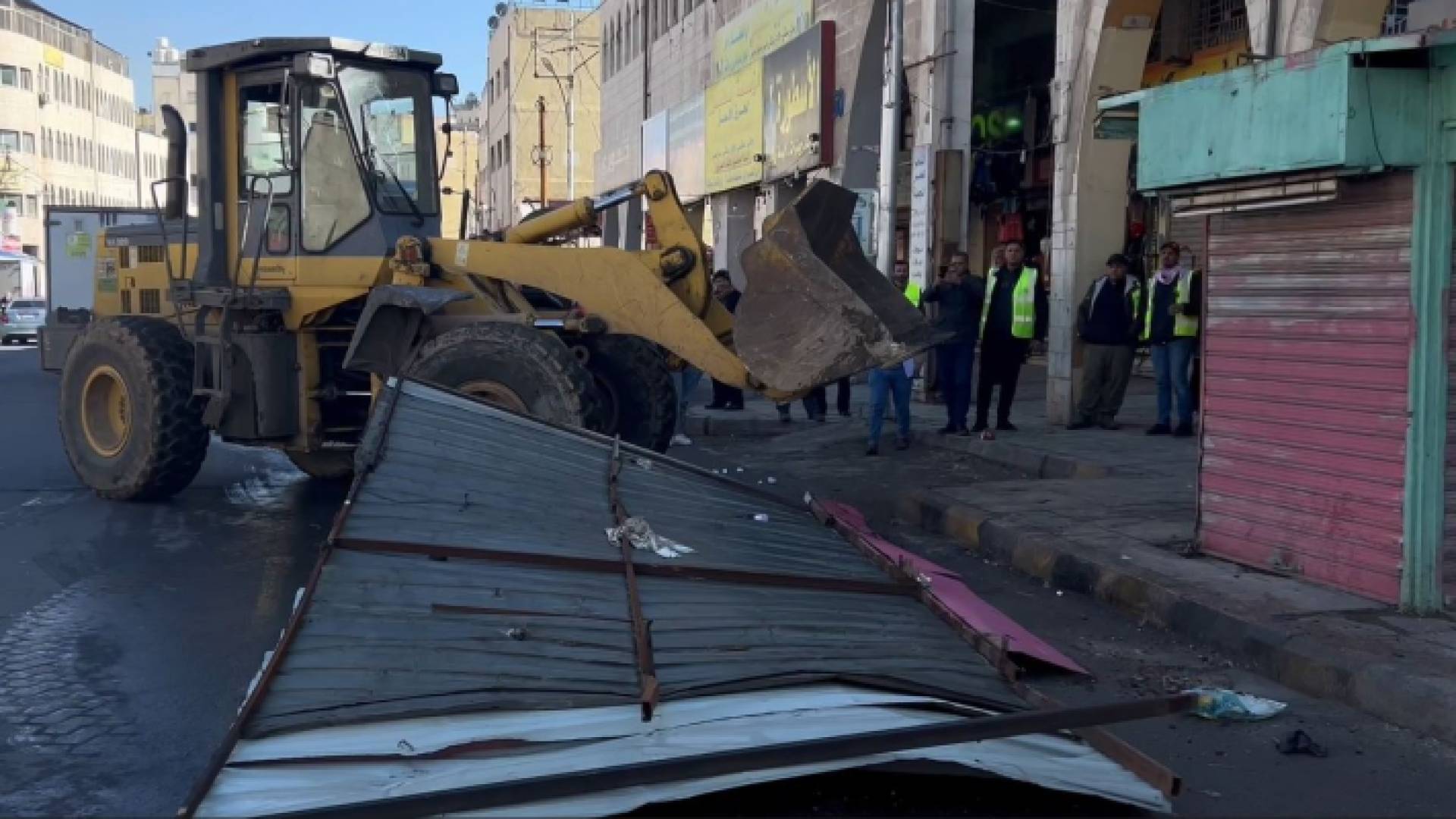 حملة لإزالة الأكشاك المخالفة في البلد "فيديو"