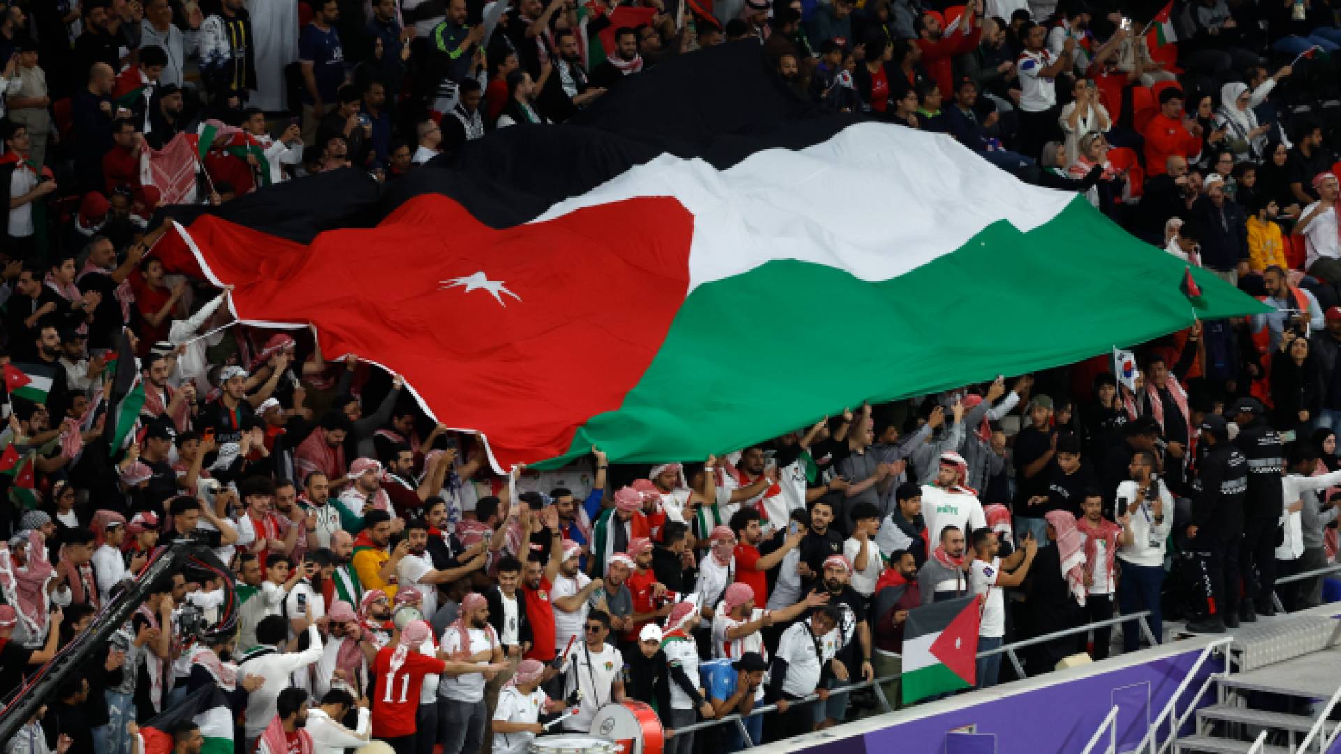 الجماهير الأردنية خلال مؤازرة النشامى في مواجهة كوريا الجنوبية