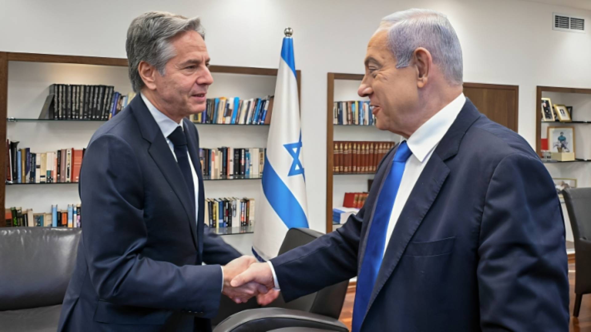 وزير الخارجية الأمريكي أنتوني بلينكن ورئيس حكومة الاحتلال بنيامين نتنياهو