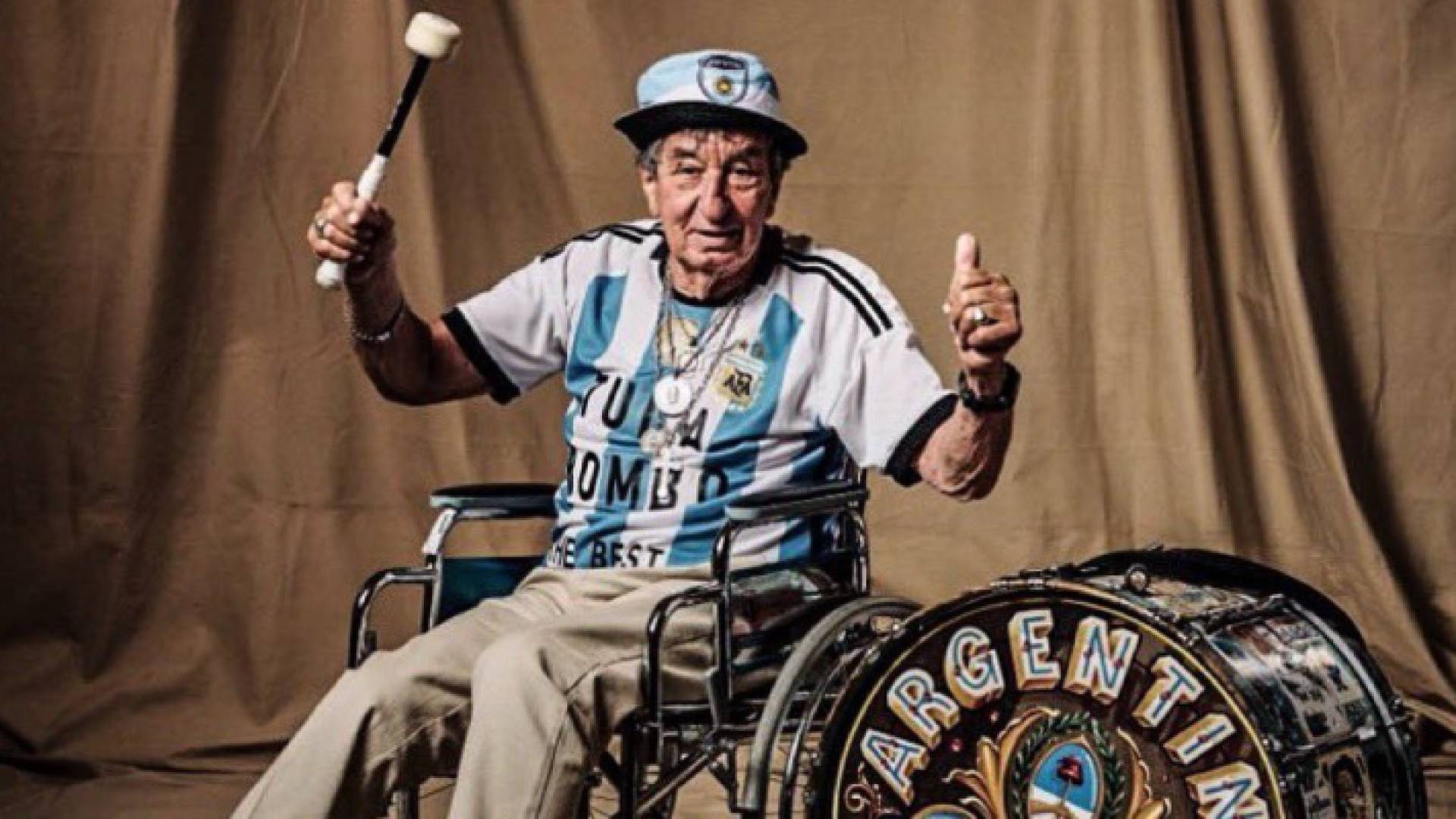 صورة سابقة للمشجع تولا