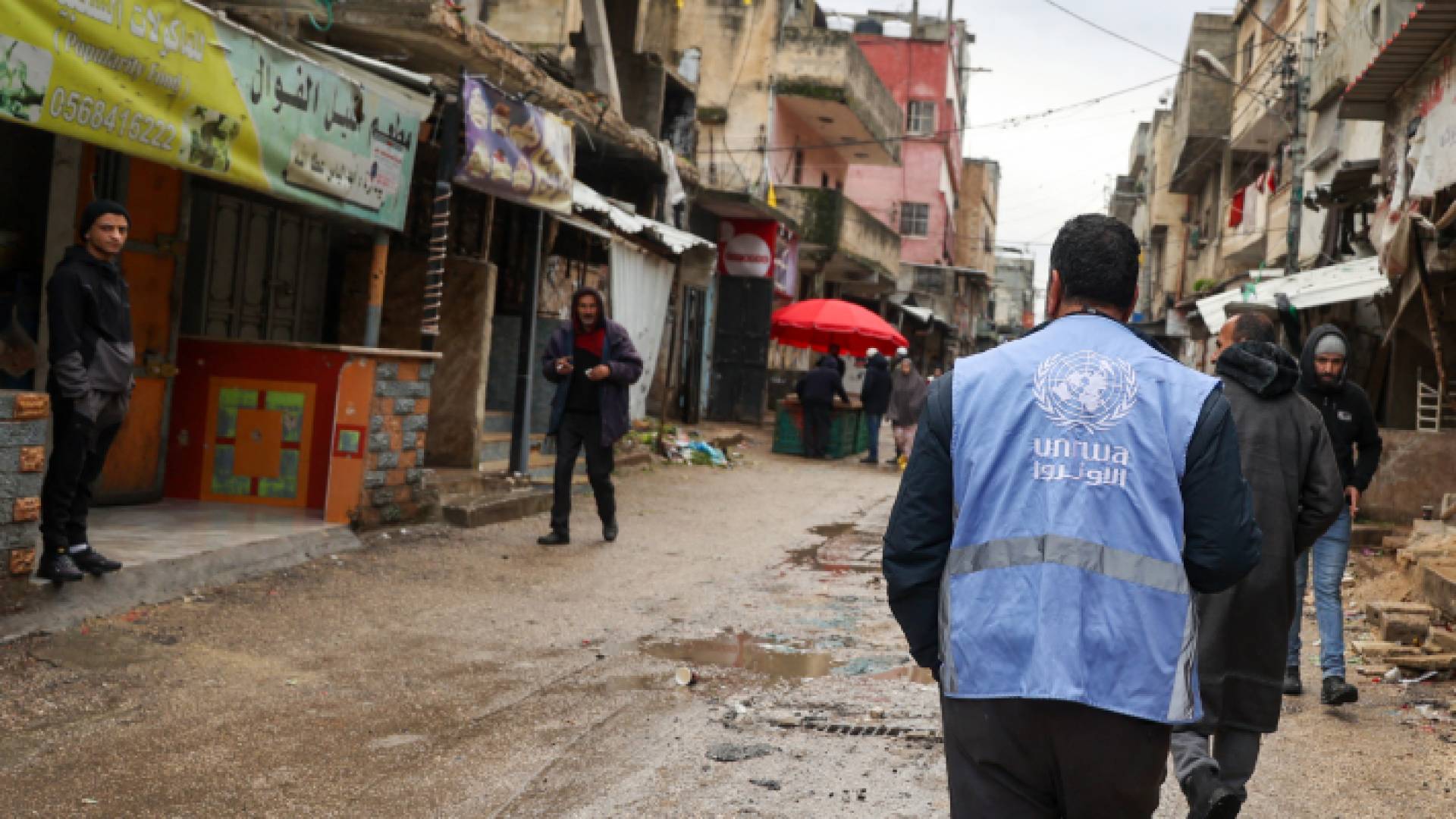 موظف من وكالة الأونروا في غزة