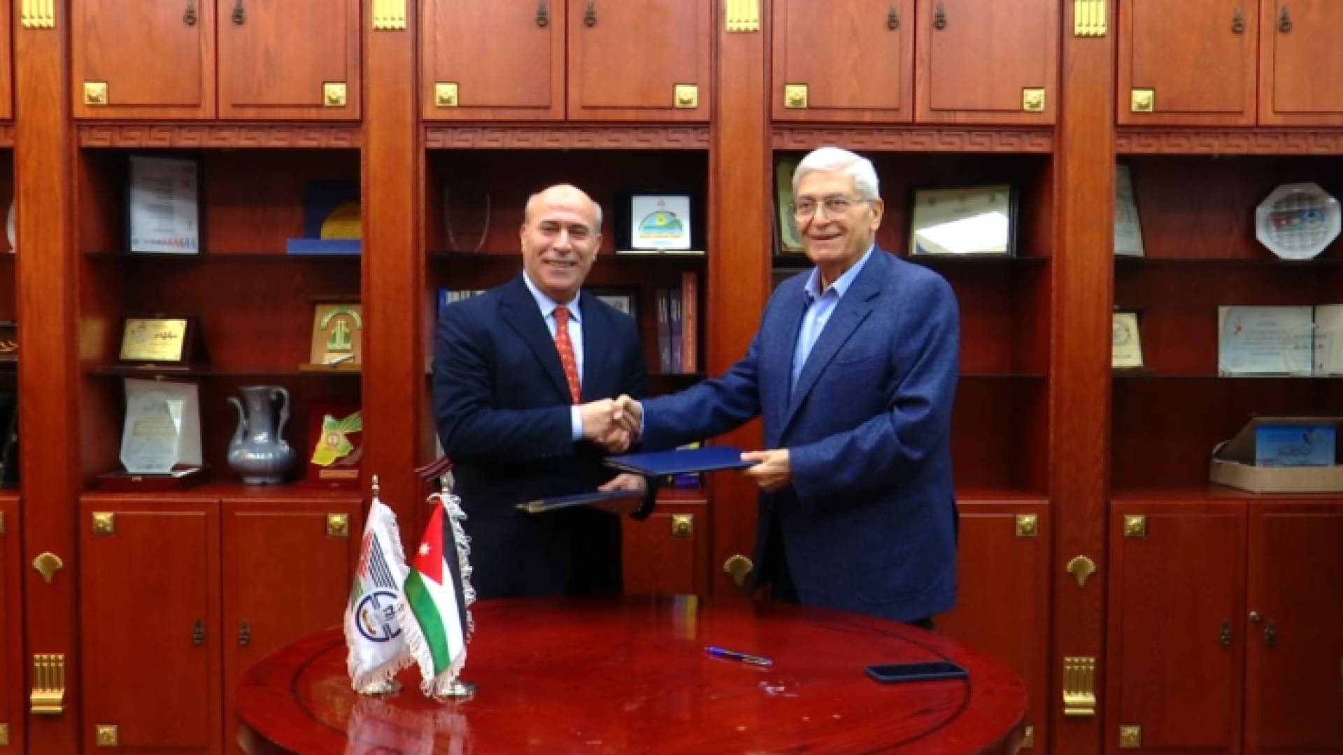 رئيس مجلس إدارة مجموعة الصايغ ميشيل الصايغ ومدير عام المؤسسة الاستهلاكية المدنية سلمان القضاة