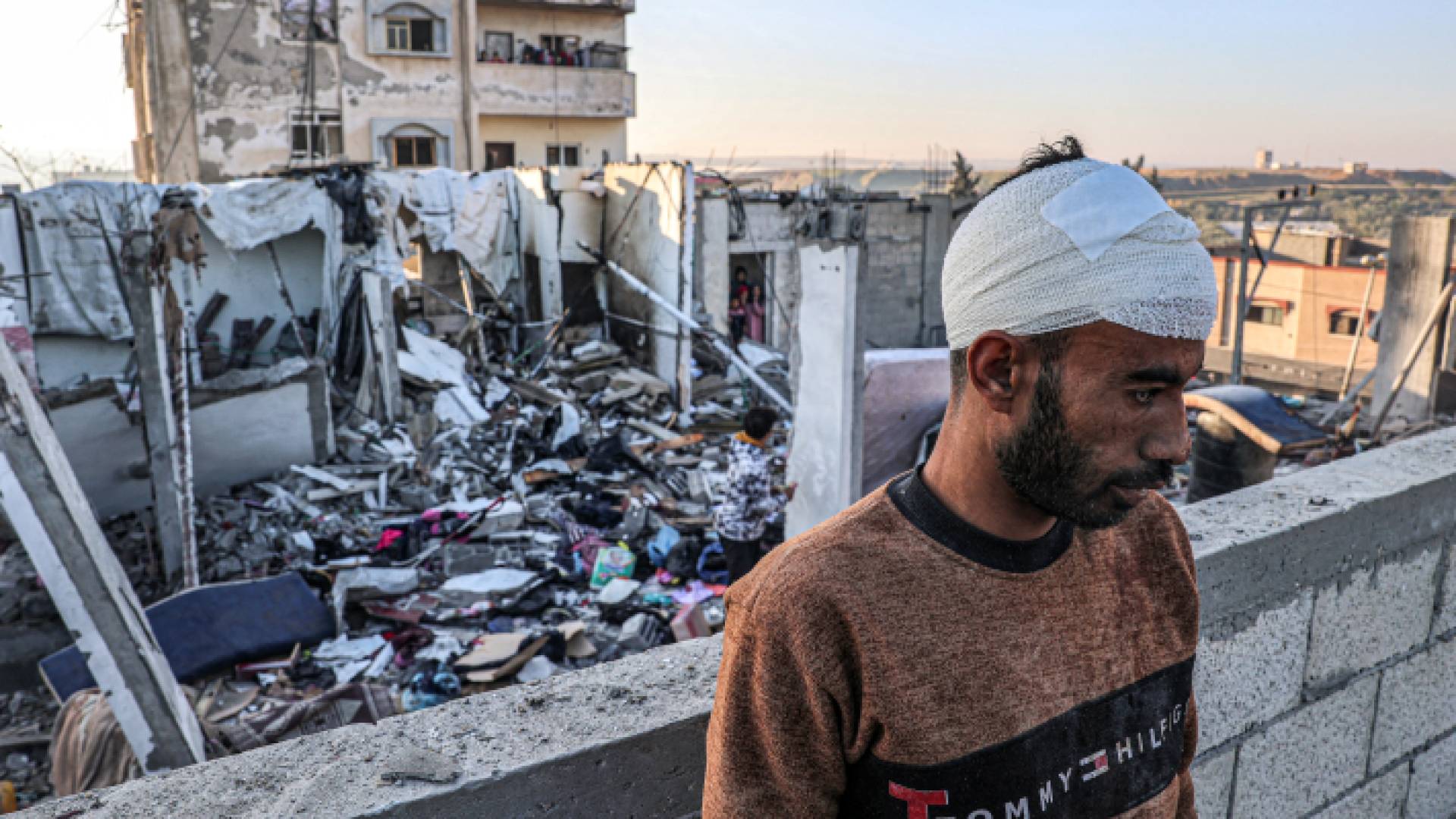 إصابة فلسطيني ودمار حي سكني في رفح جنوب قطاع غزة