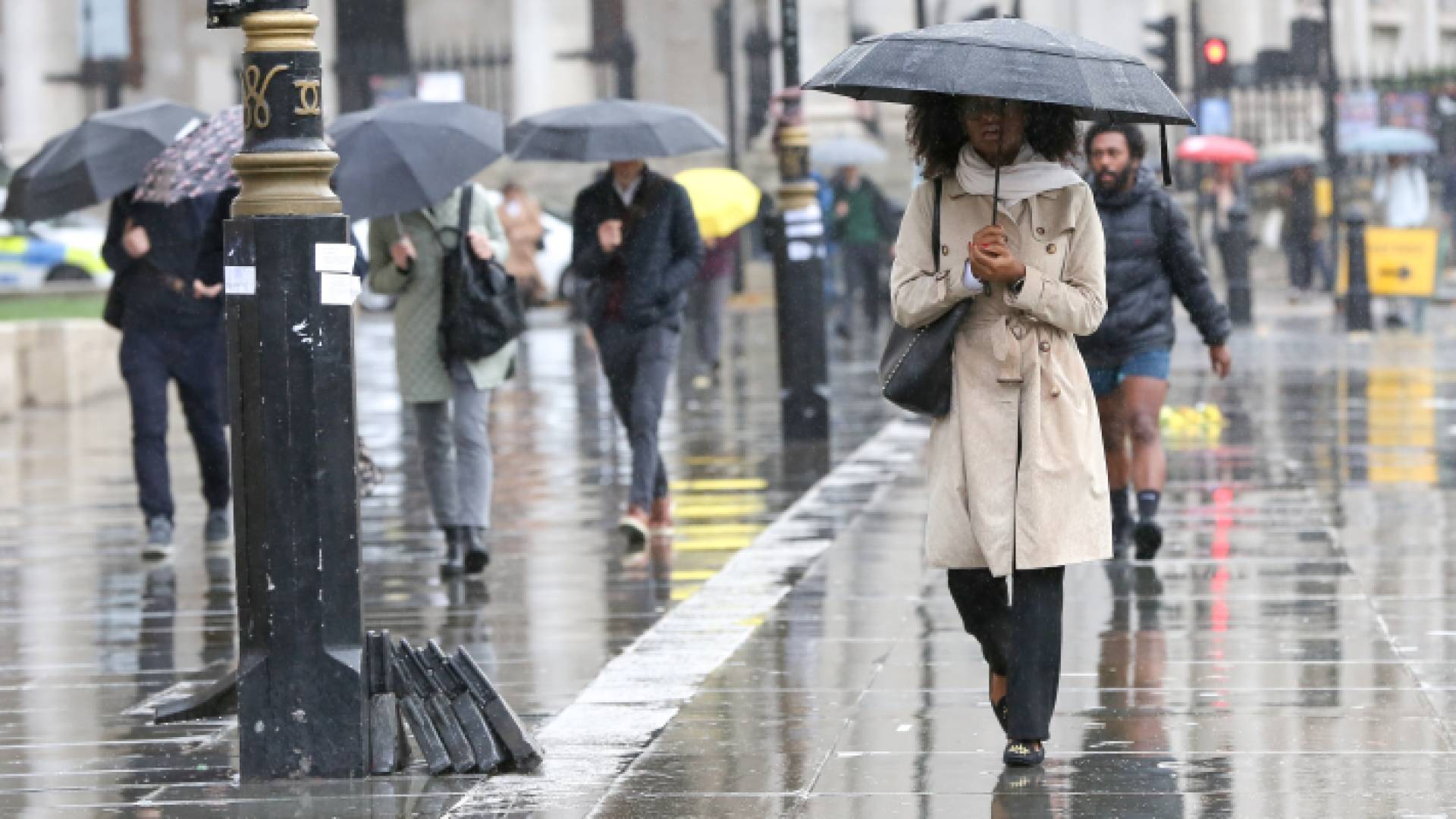 طقس ماطر - تعبيرية