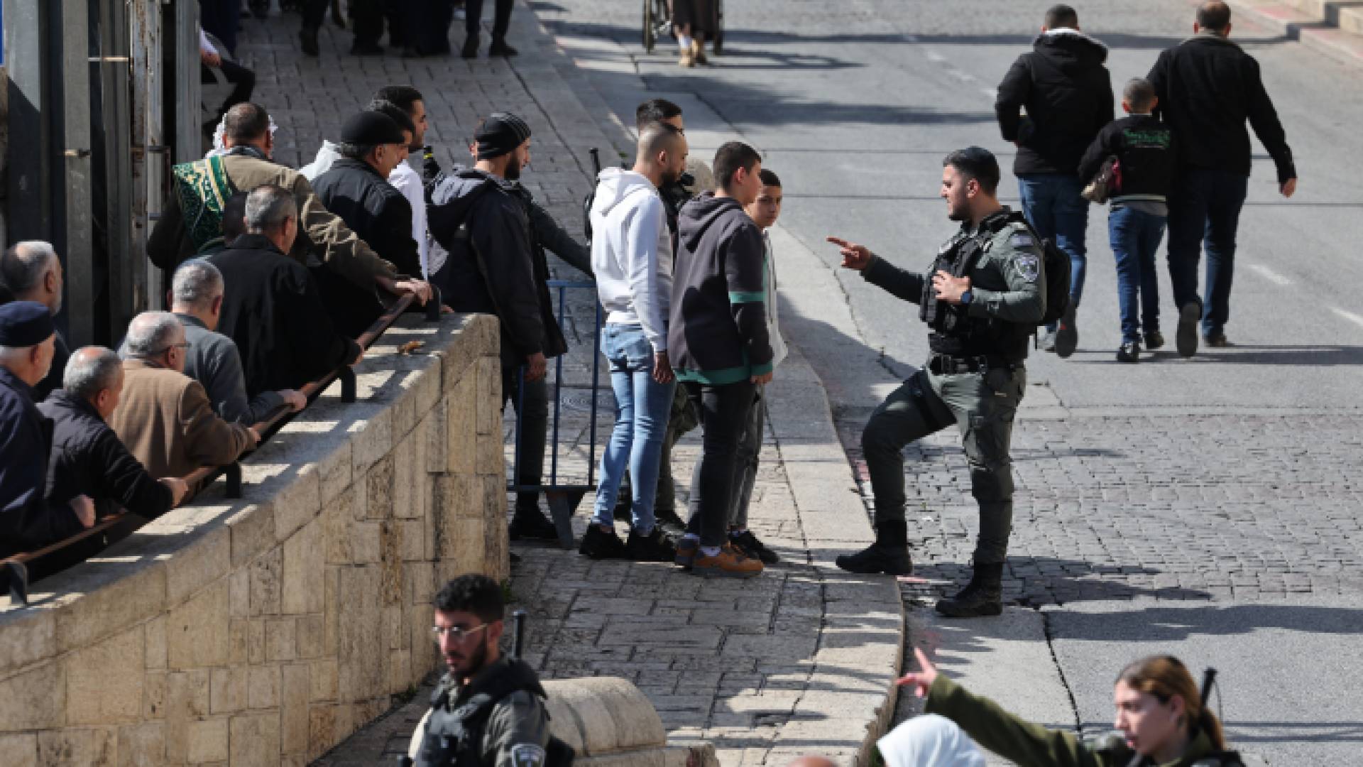 جانب من تضييق قوات الاحتلال على الفلسطينيين في القدس