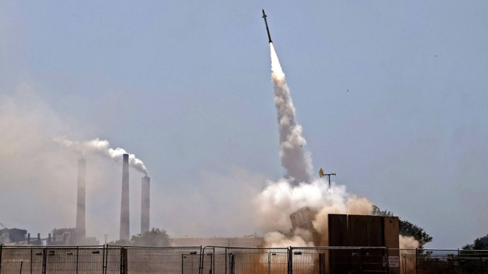 صاروخ يتجه نحو الأراضي الفلسطينية المحتلة